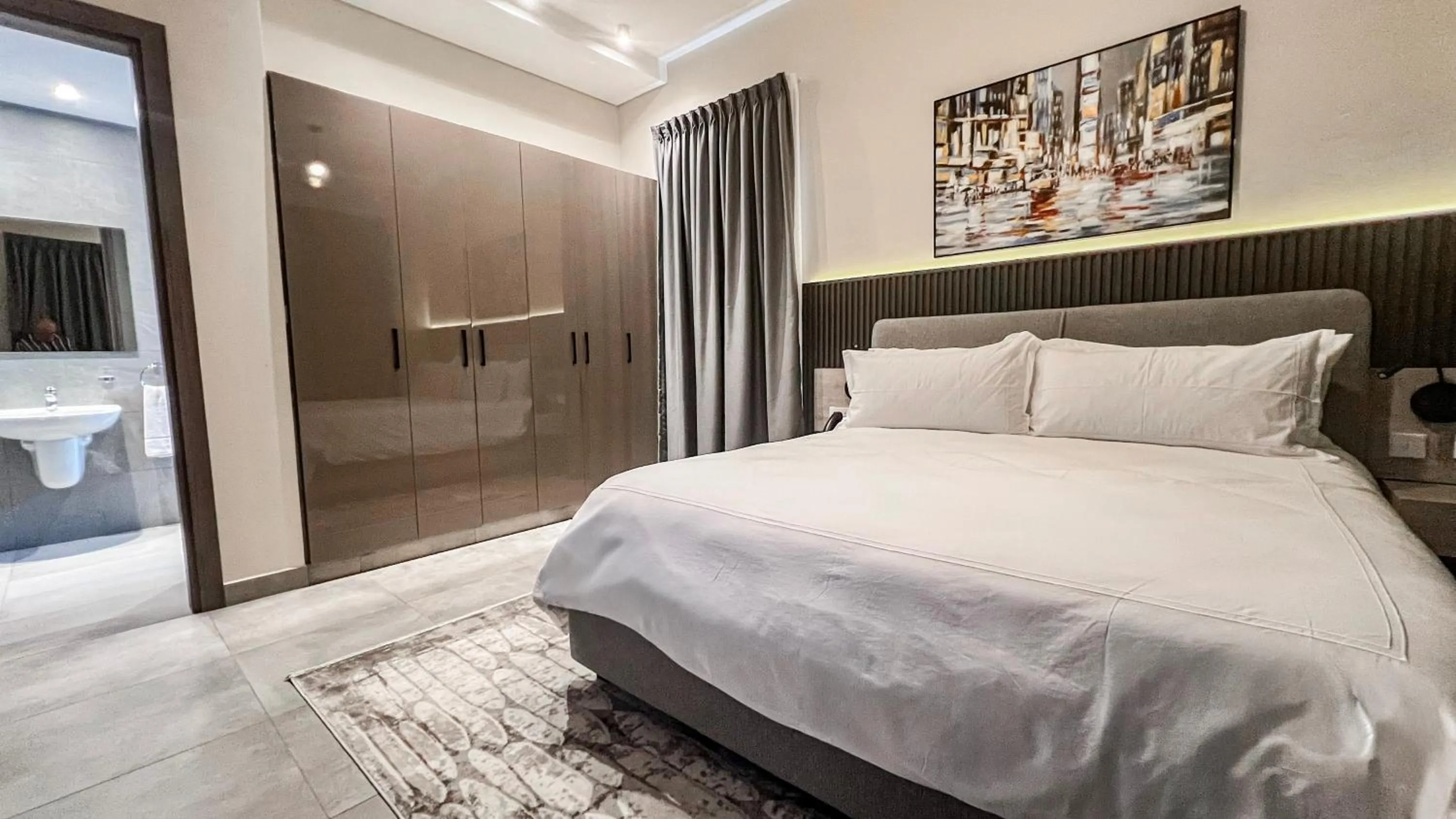 Bed in Anthonian Suites