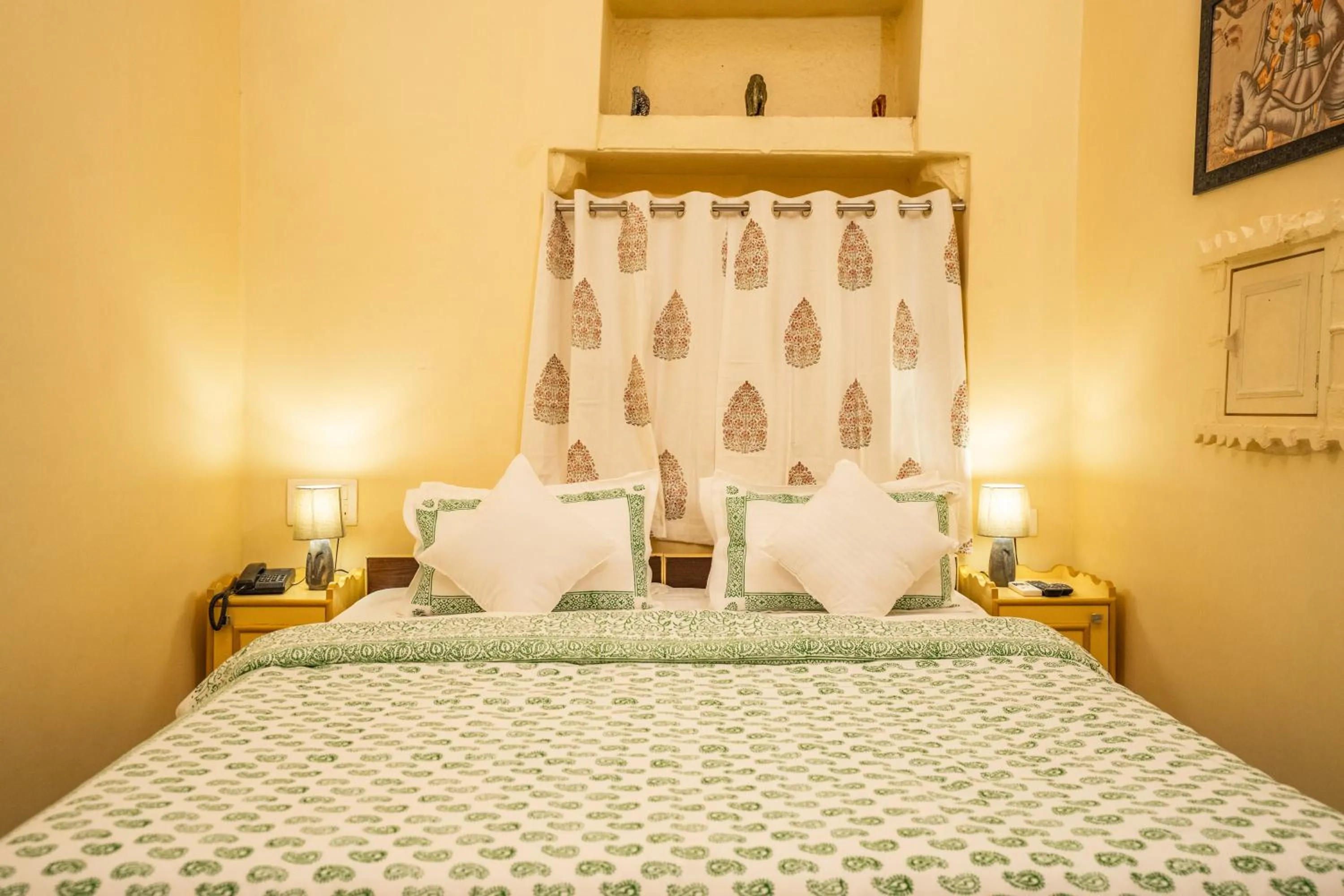 Bed in Hotel Himmat Niwas