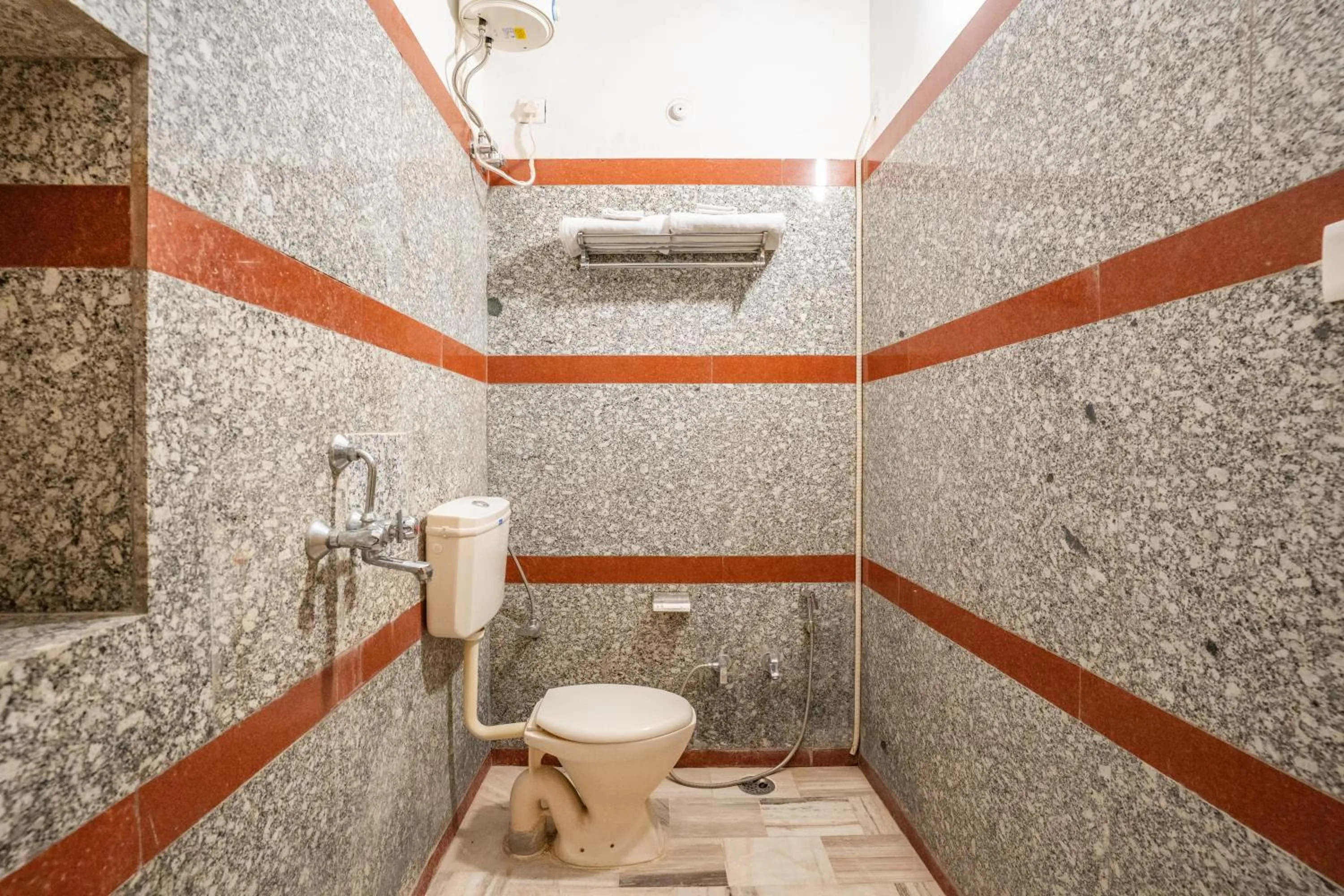 Shower in Hotel Himmat Niwas