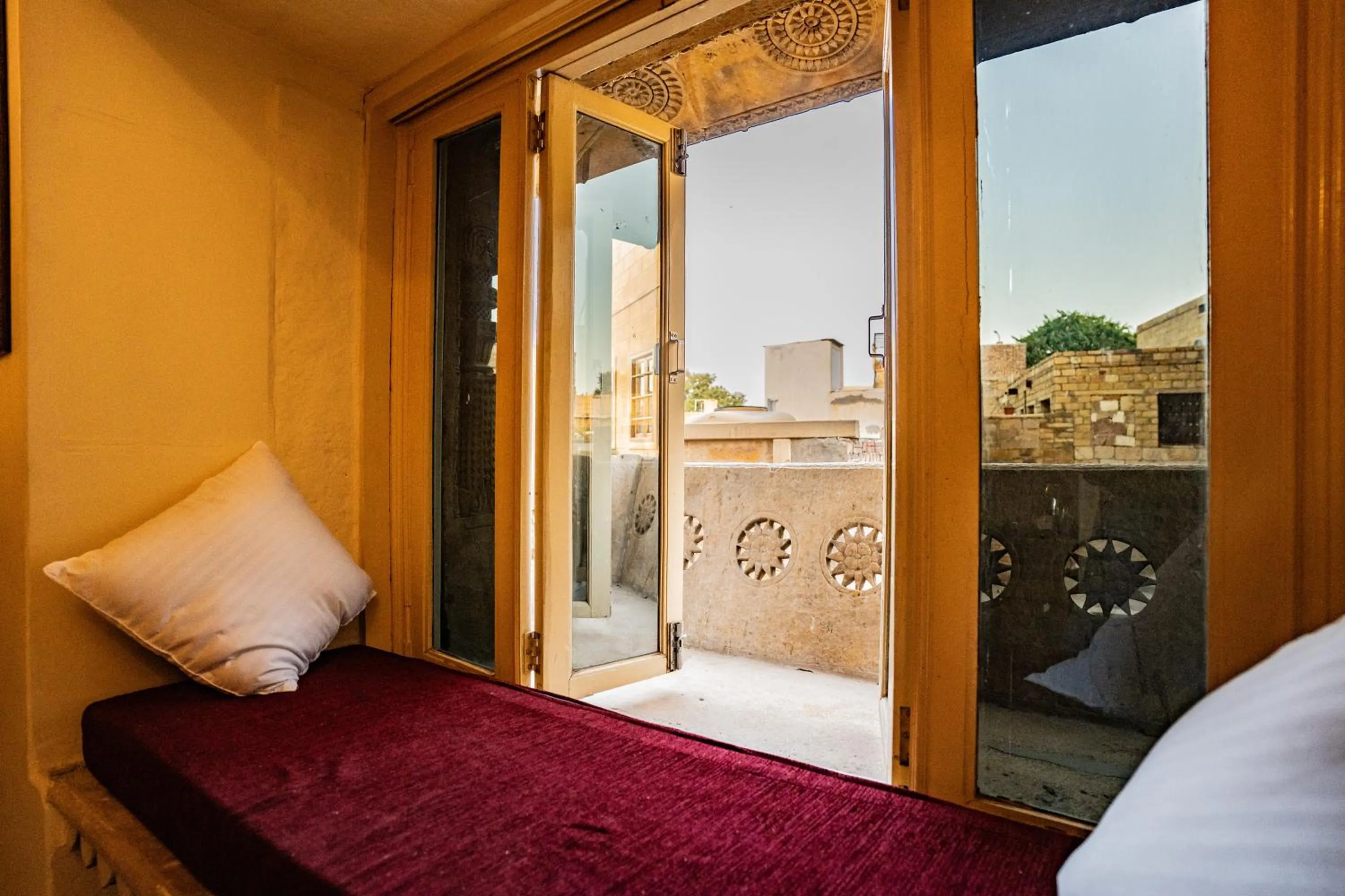 View (from property/room), Bed in Hotel Himmat Niwas