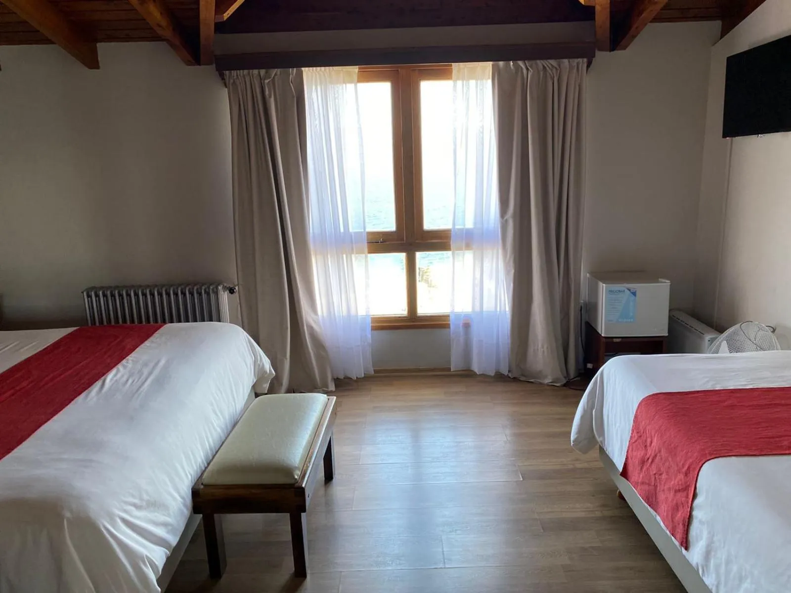 Photo of the whole room, Bed in Hotel Concorde