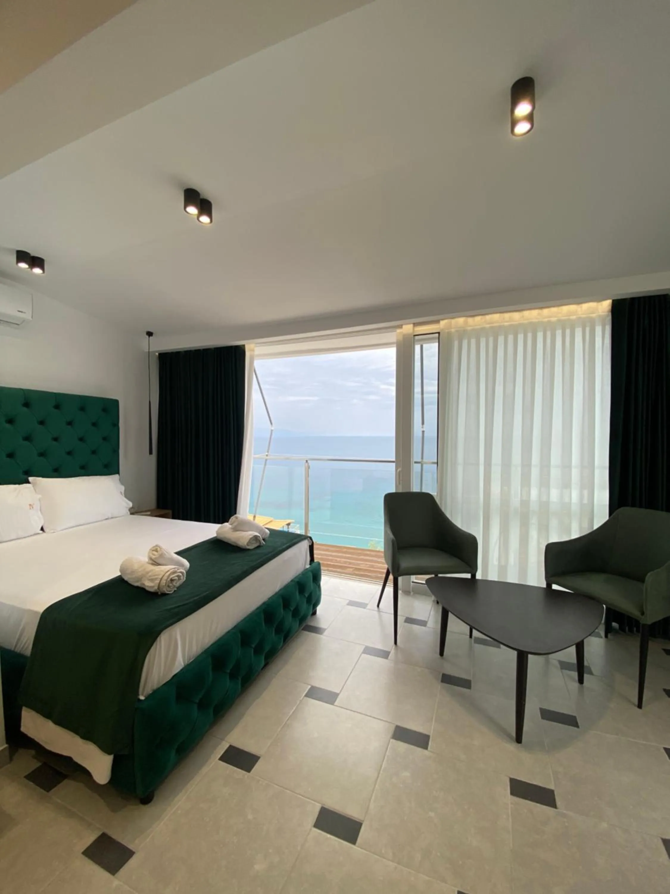 Bed in Qeparo Napolon Complex