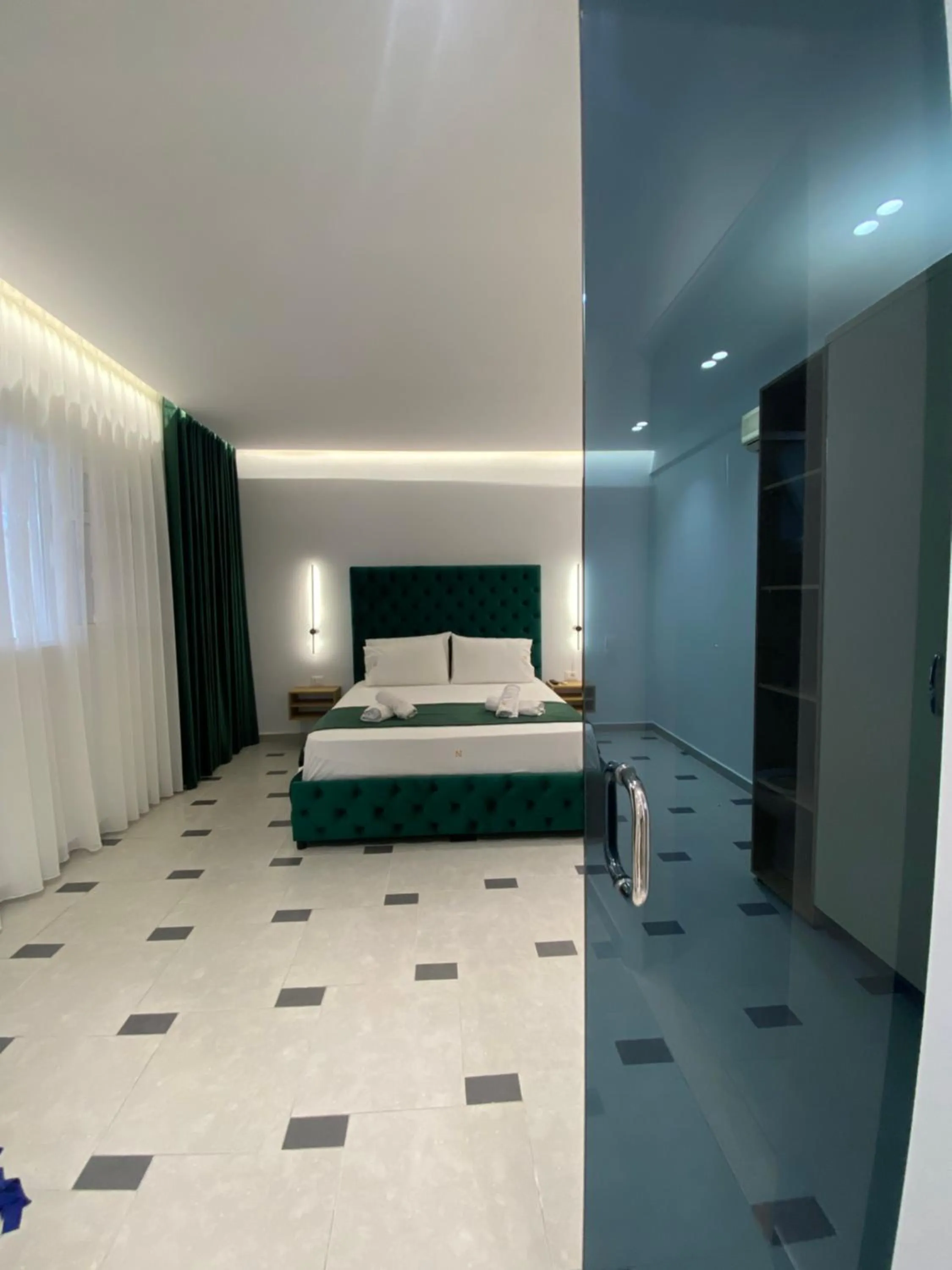 Bed in Qeparo Napolon Complex