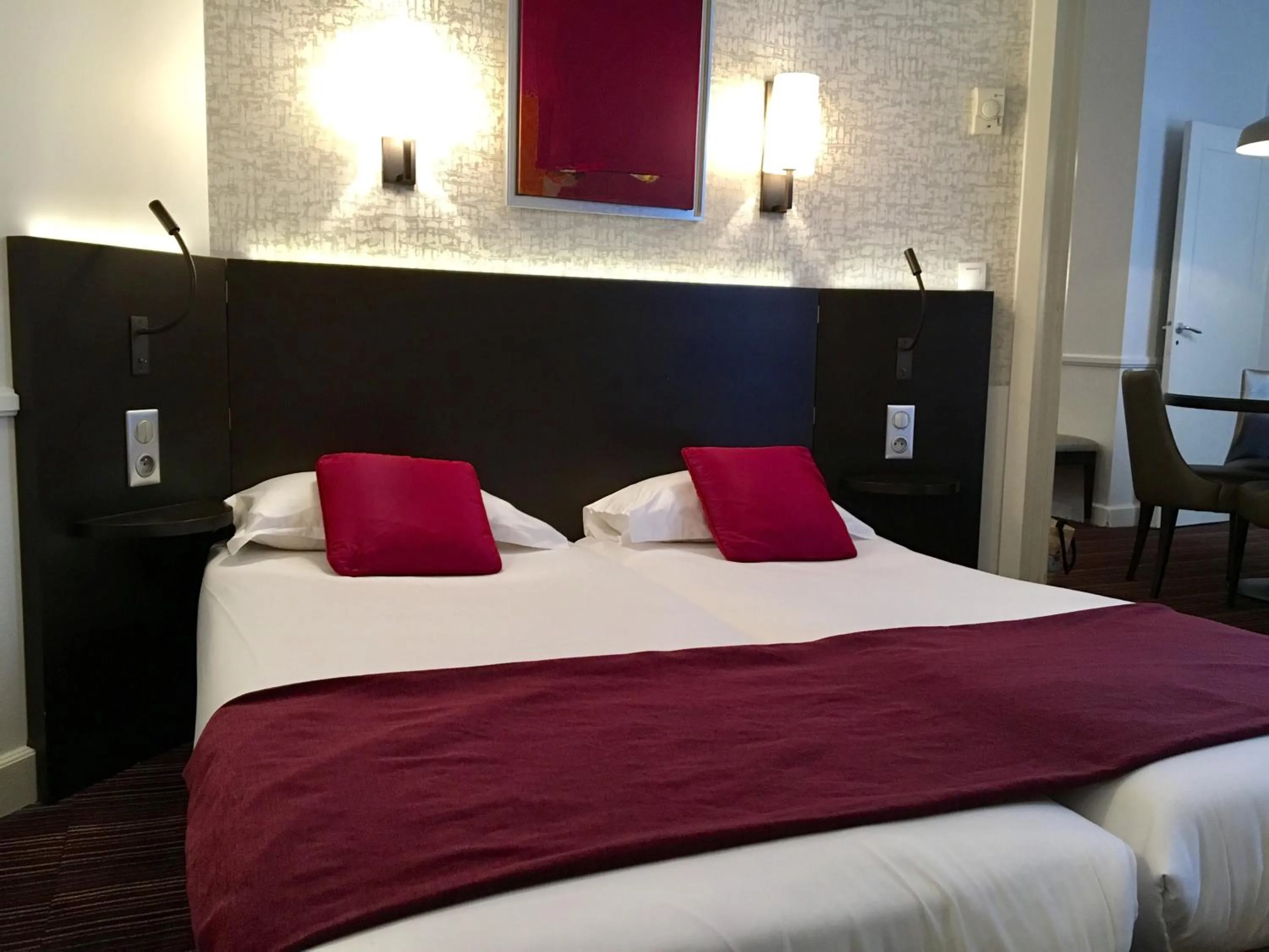 Photo of the whole room, Bed in Elysees Apartments