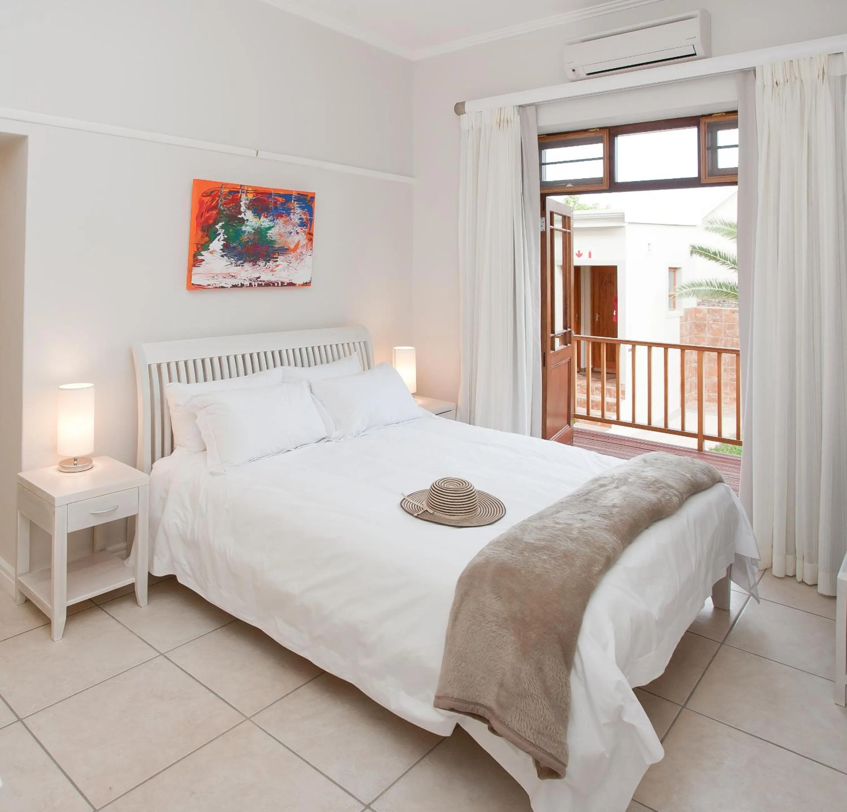 Photo of the whole room, Bed in The Queen Of Calitzdorp