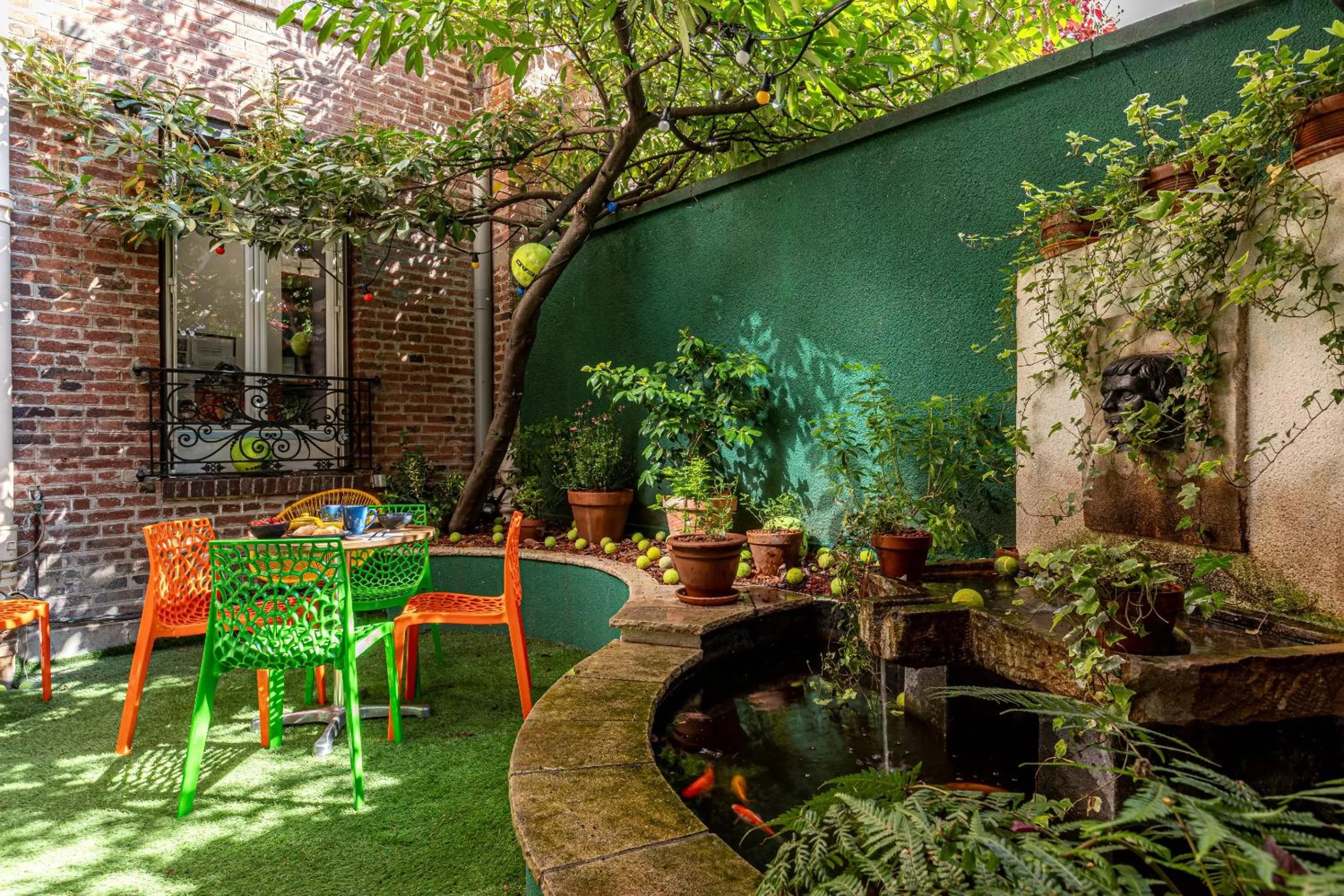 Patio in Hotel Olympic Paris Boulogne by Patrick Hayat