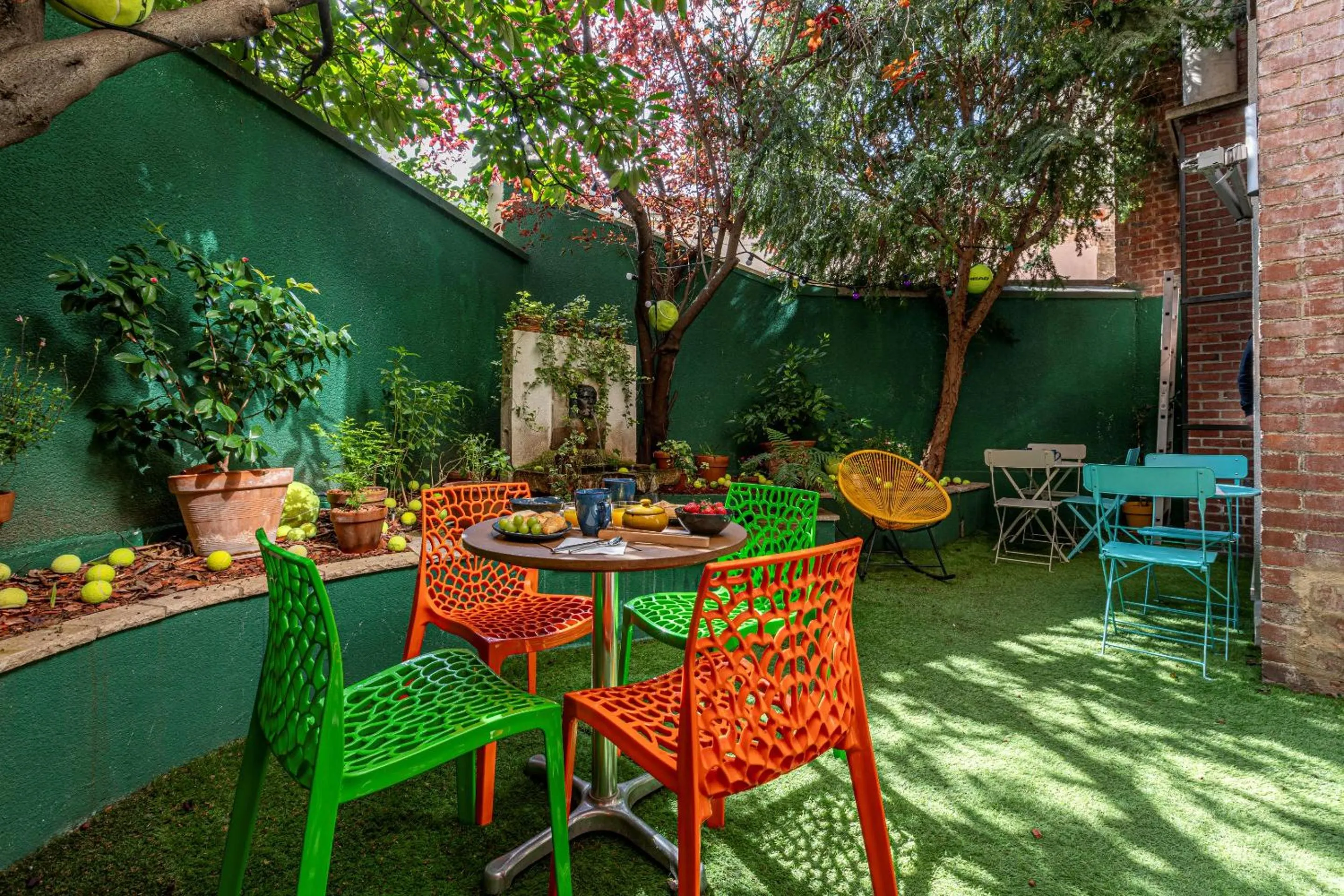 Patio in Hotel Olympic Paris Boulogne by Patrick Hayat