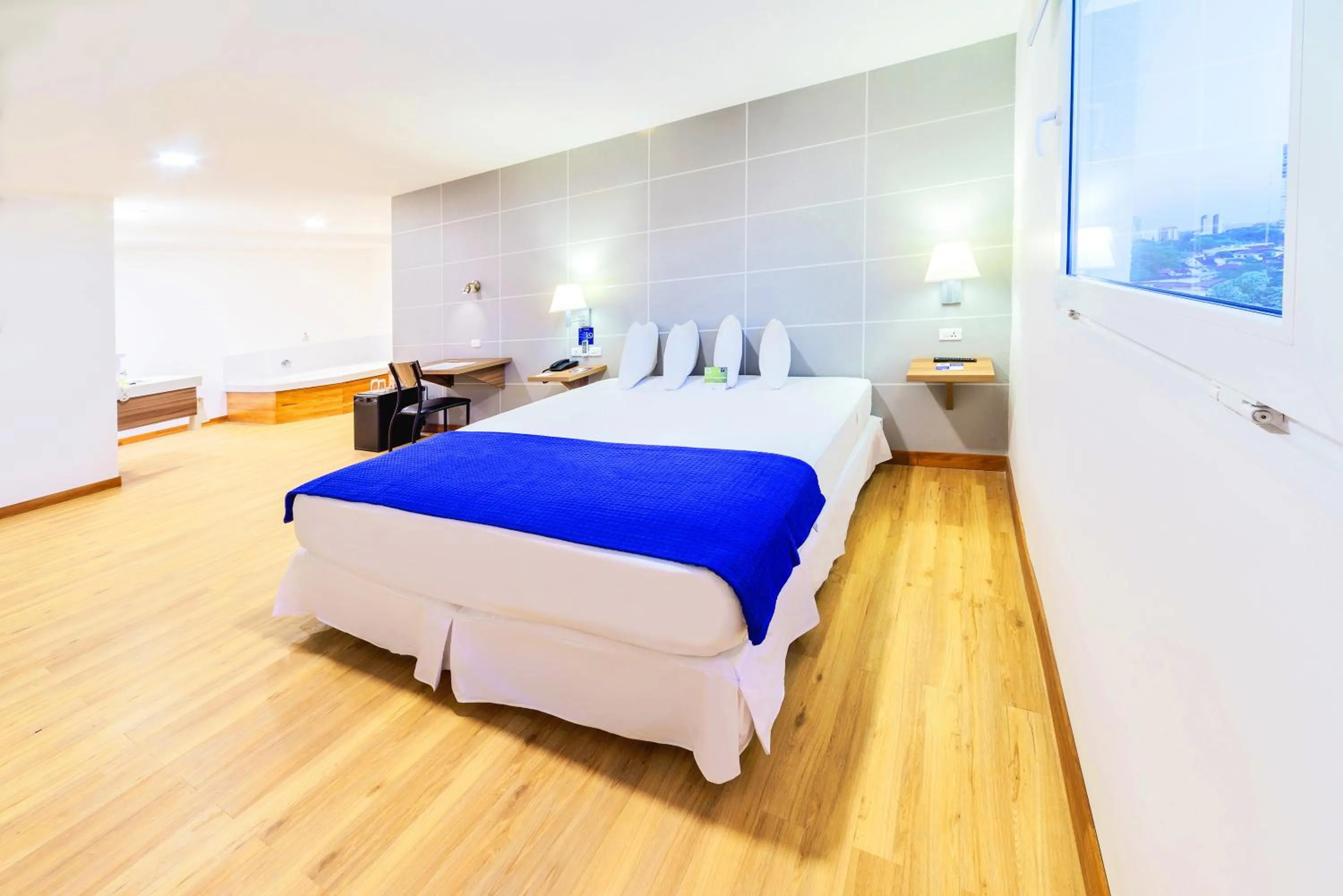 Photo of the whole room, Bed in LP Equipetrol