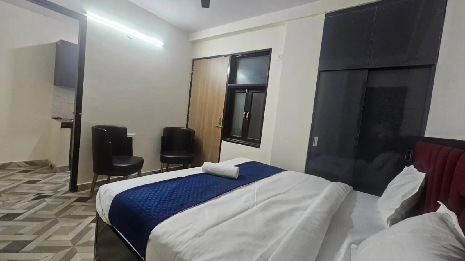 Hotel Glass Castle Near Yashobhoomi