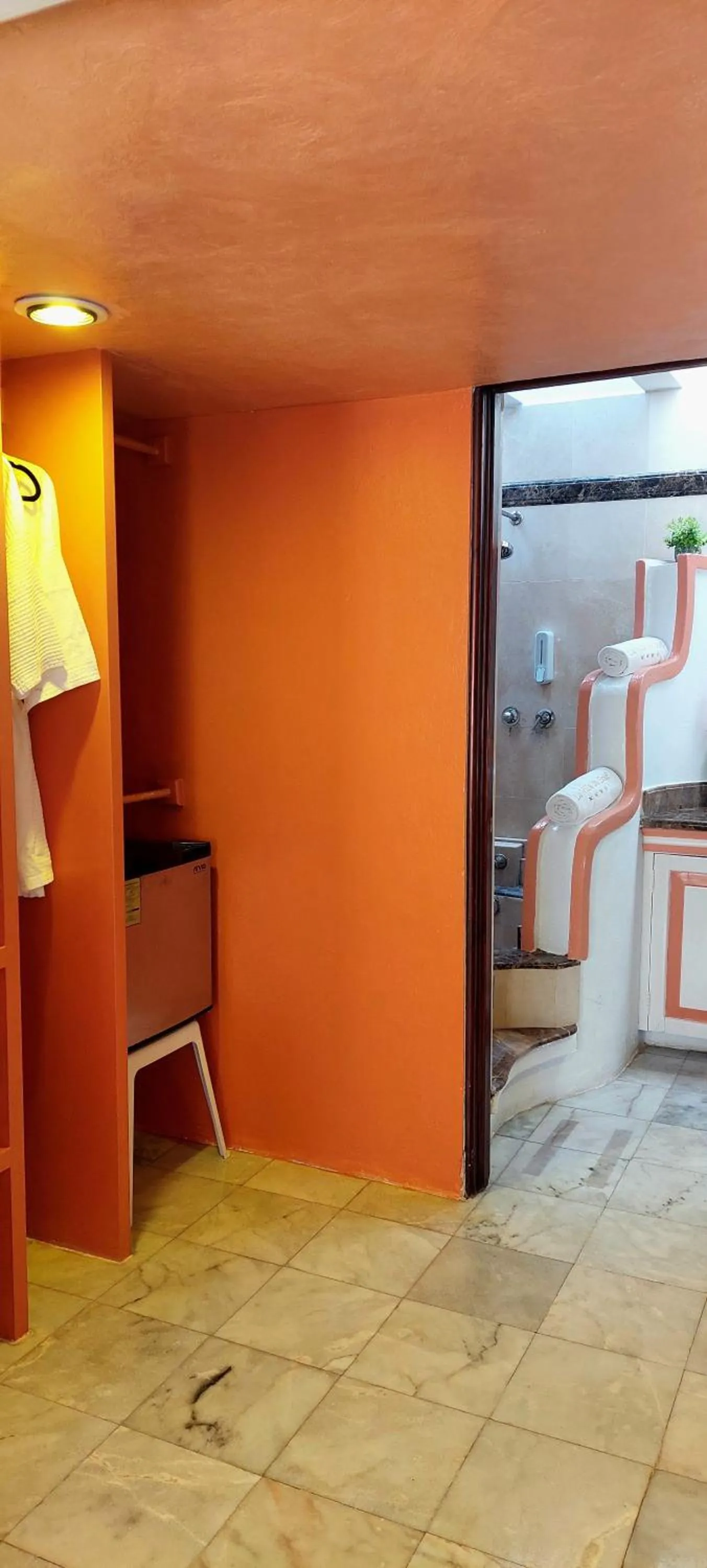 wardrobe in La Villa du Golf à Cancun Hotel Boutique