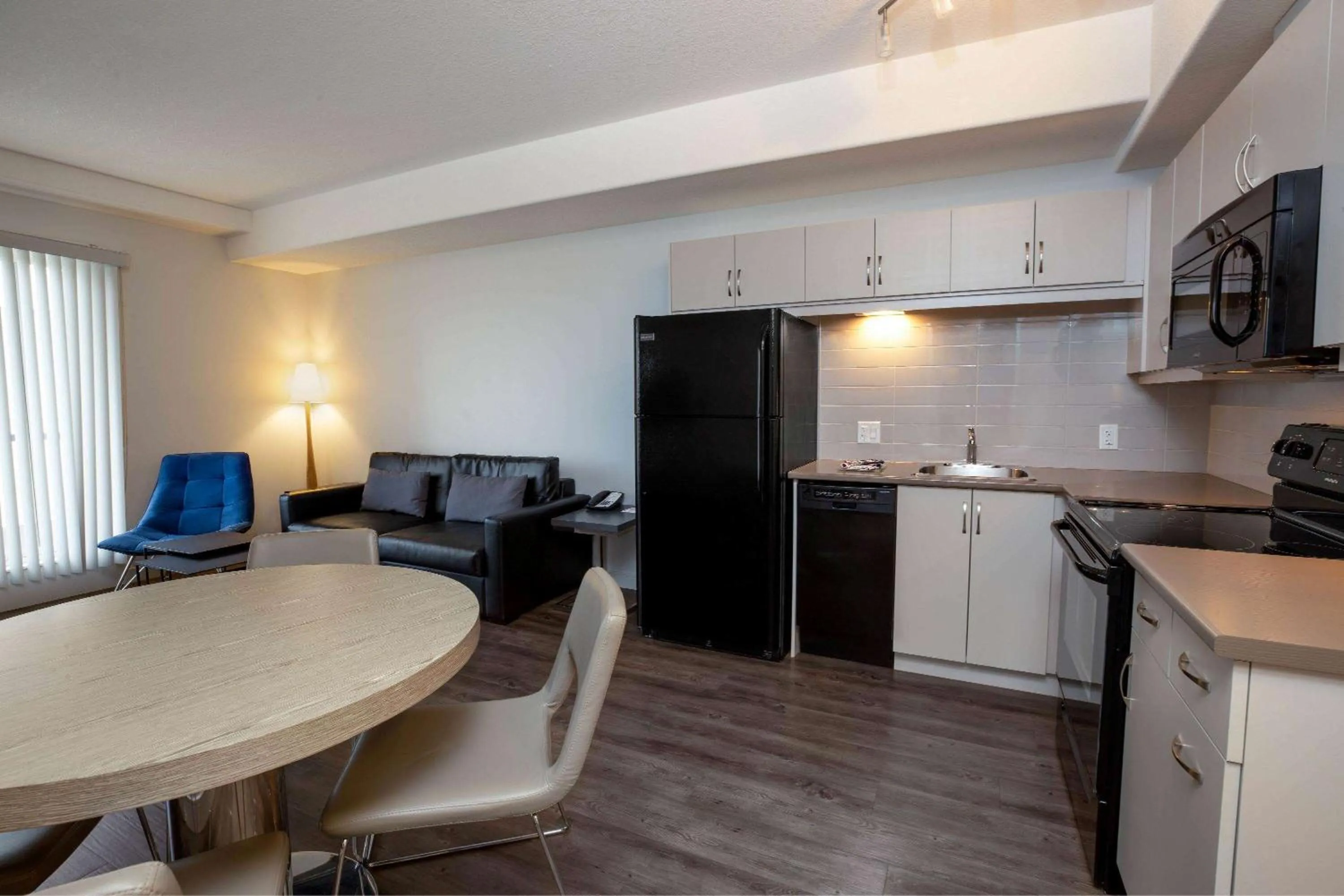Photo of the whole room, Kitchen/Kitchenette in Ramada by Wyndham Fort McMurray