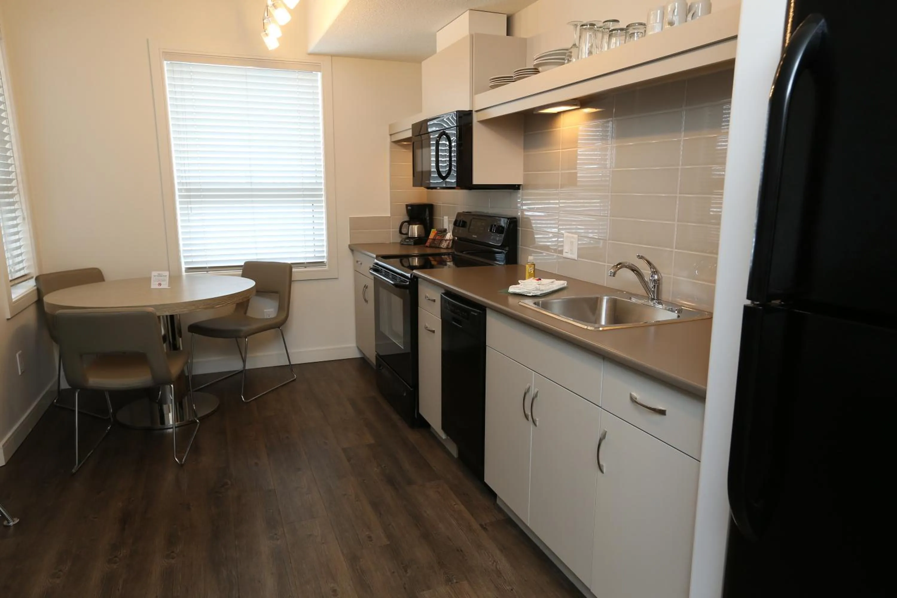 TV and multimedia, Kitchen/Kitchenette in Ramada by Wyndham Fort McMurray