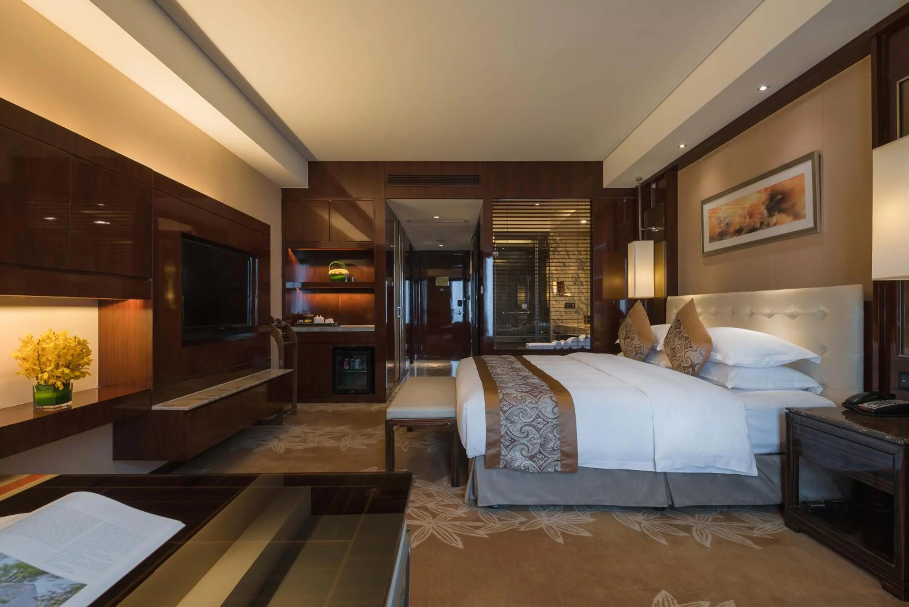 Photo of the whole room, Bed in Happiness Hotel