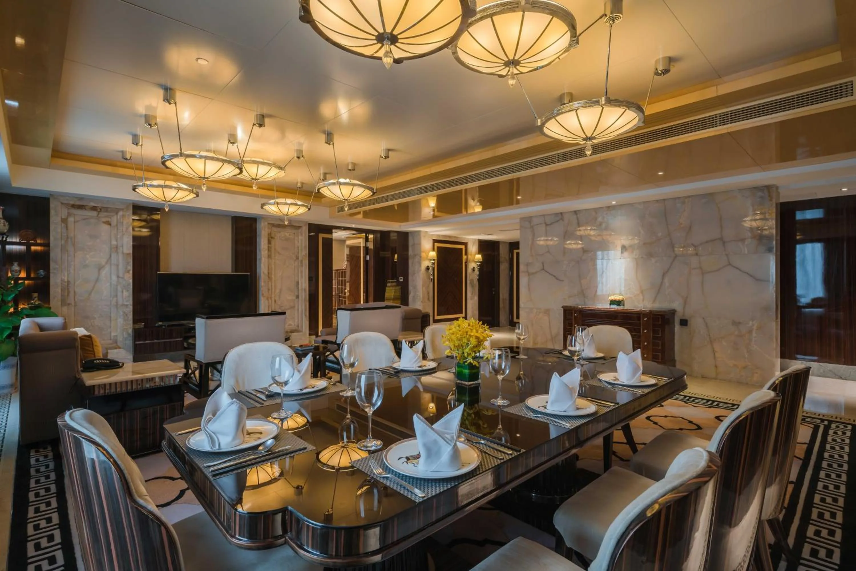 TV and multimedia in Happiness Hotel