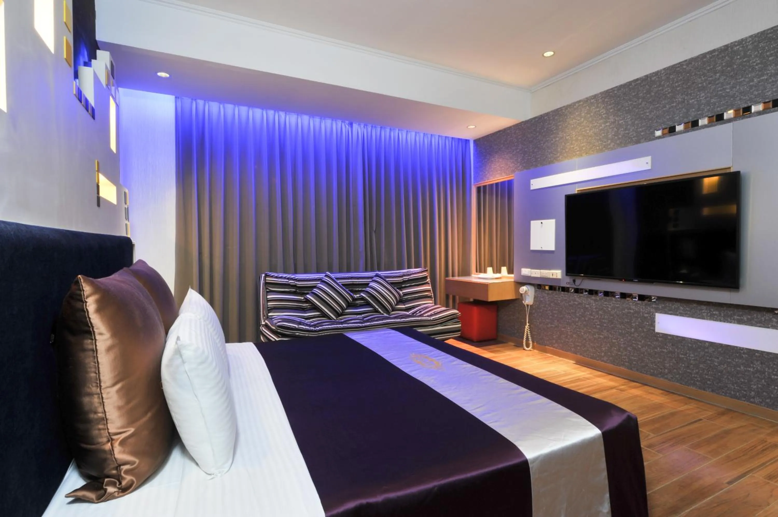 Photo of the whole room, Bed in ZJ Motel