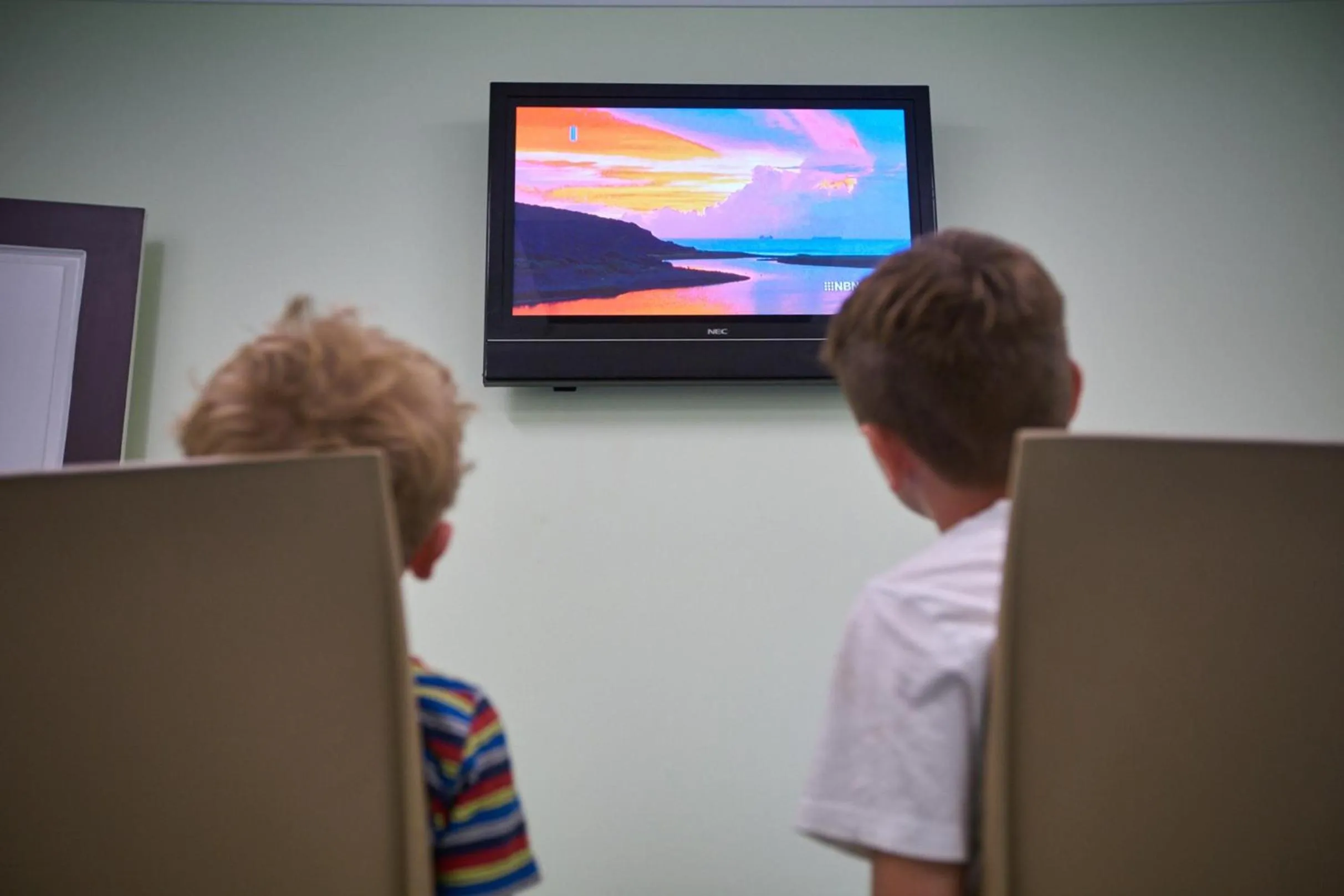 Communal lounge/ TV room in Ingenia Holidays Byron Bay