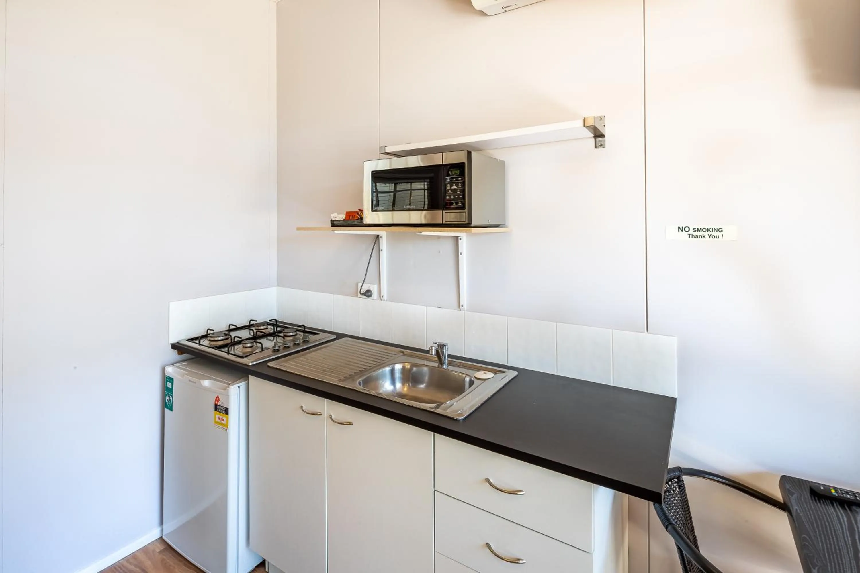 Kitchen or kitchenette in Ingenia Holidays Byron Bay