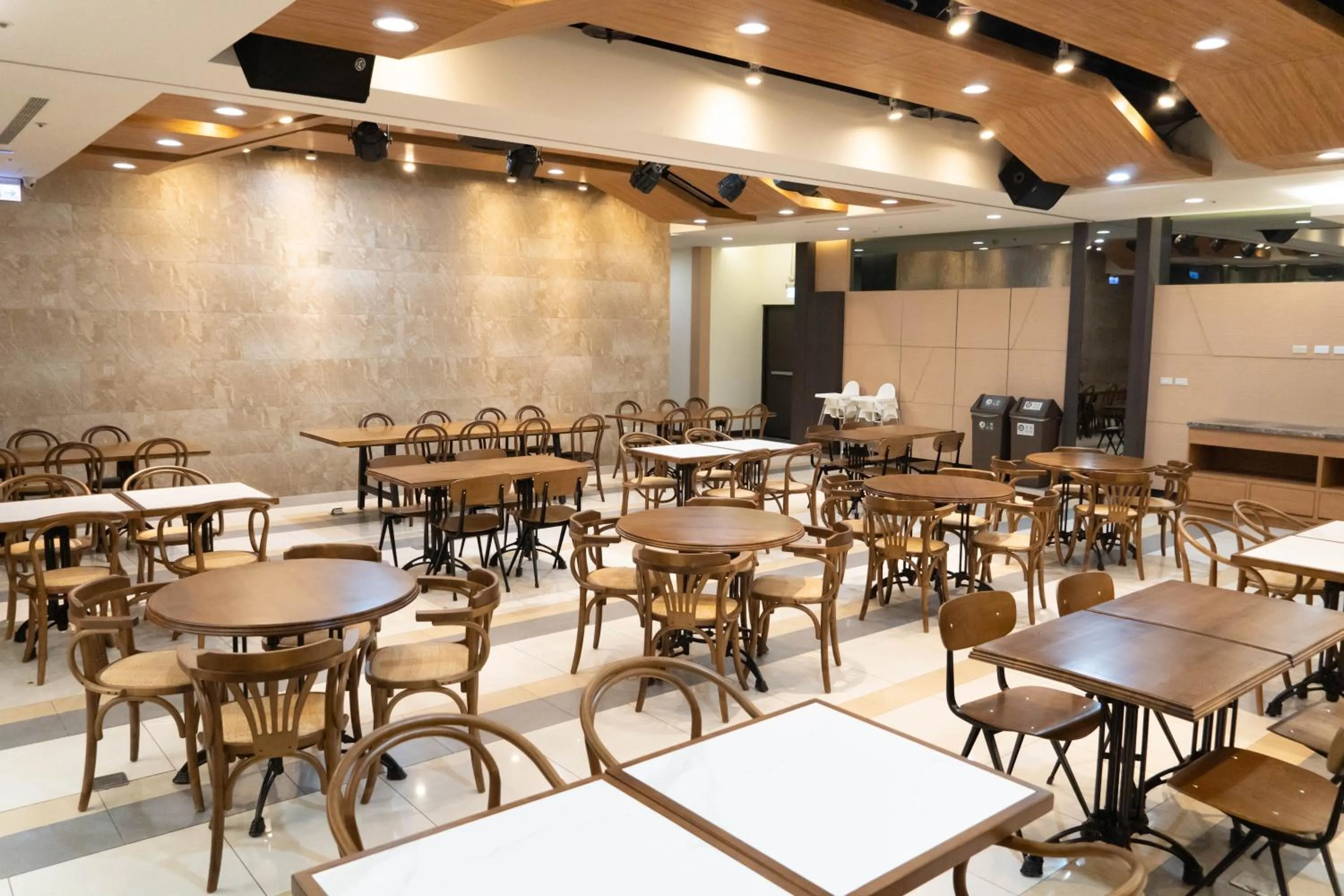 Restaurant/places to eat in Green Hotel - Tea Way