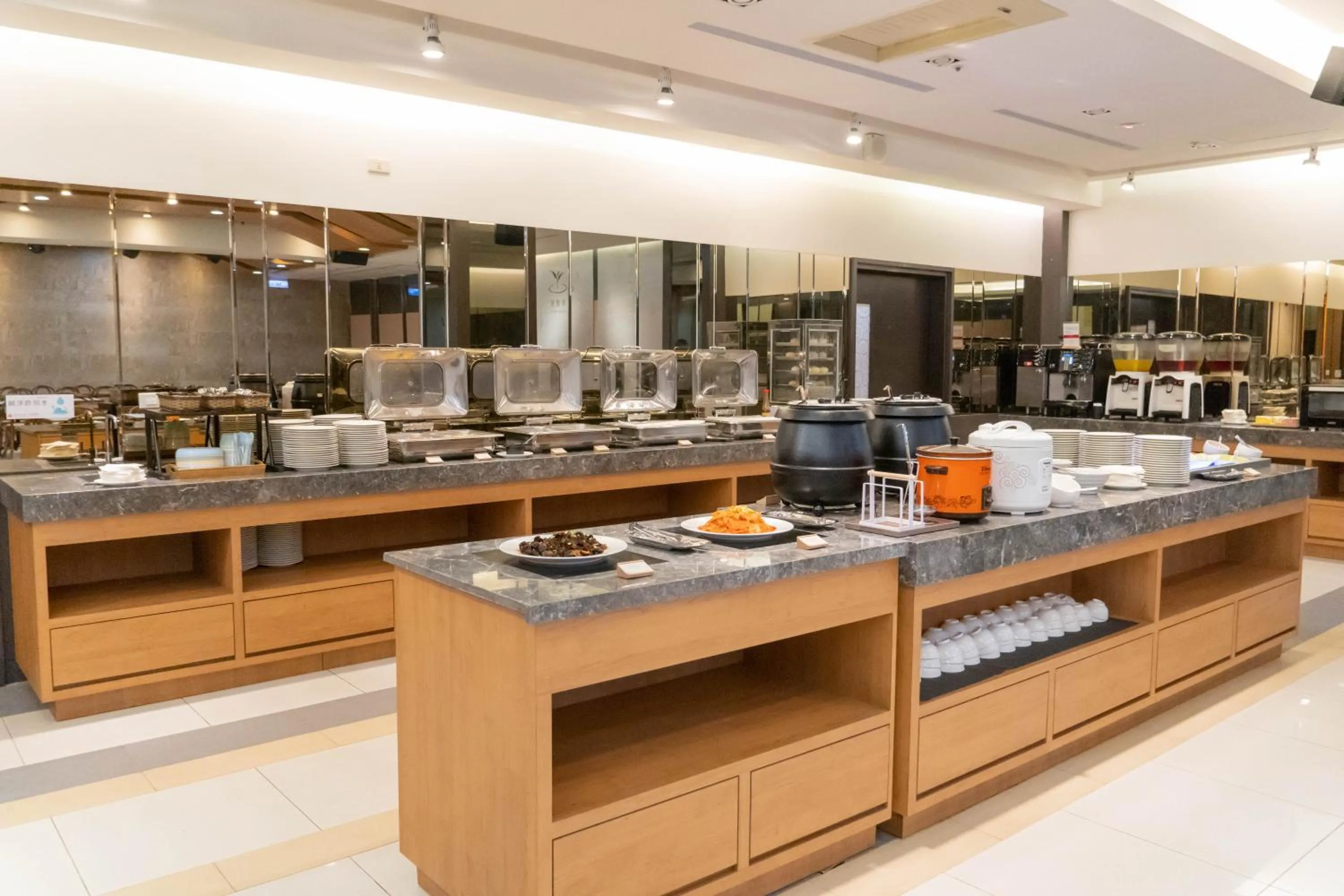 Restaurant/places to eat in Green Hotel - Tea Way