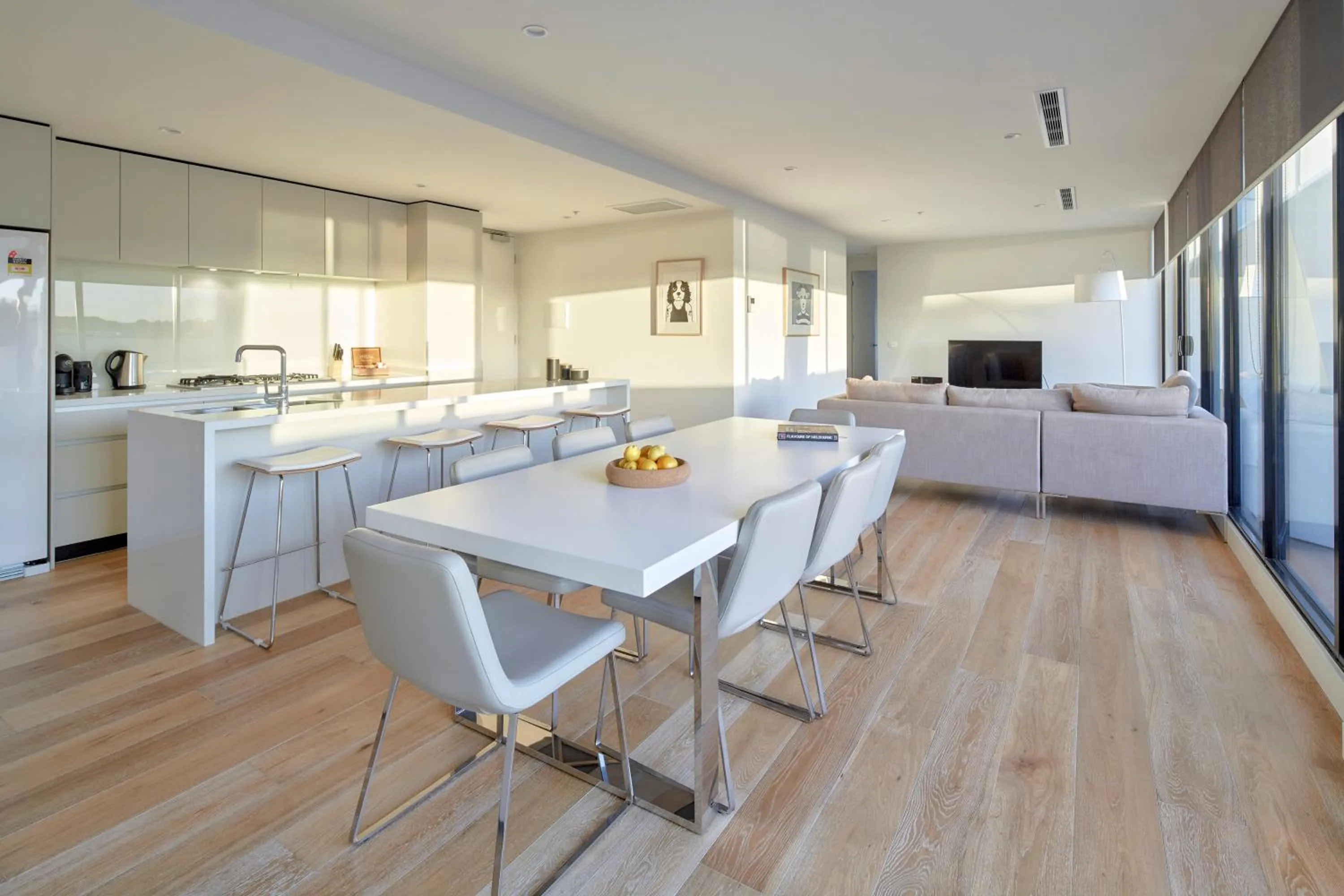 Dining area in 381 Cremorne