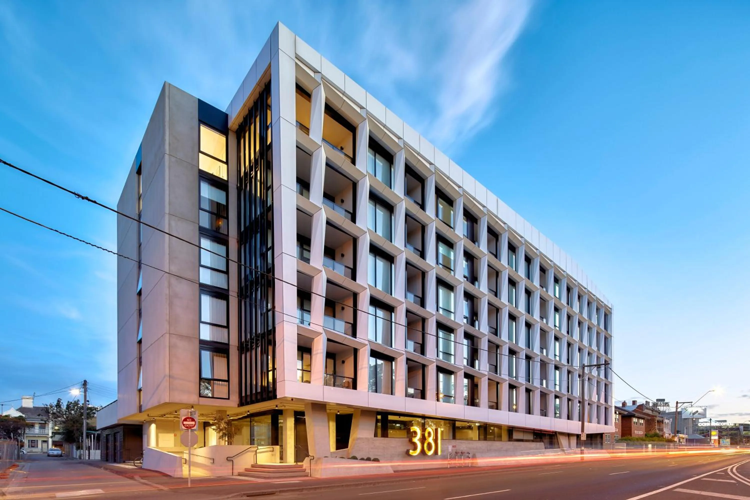 Property building in 381 Cremorne