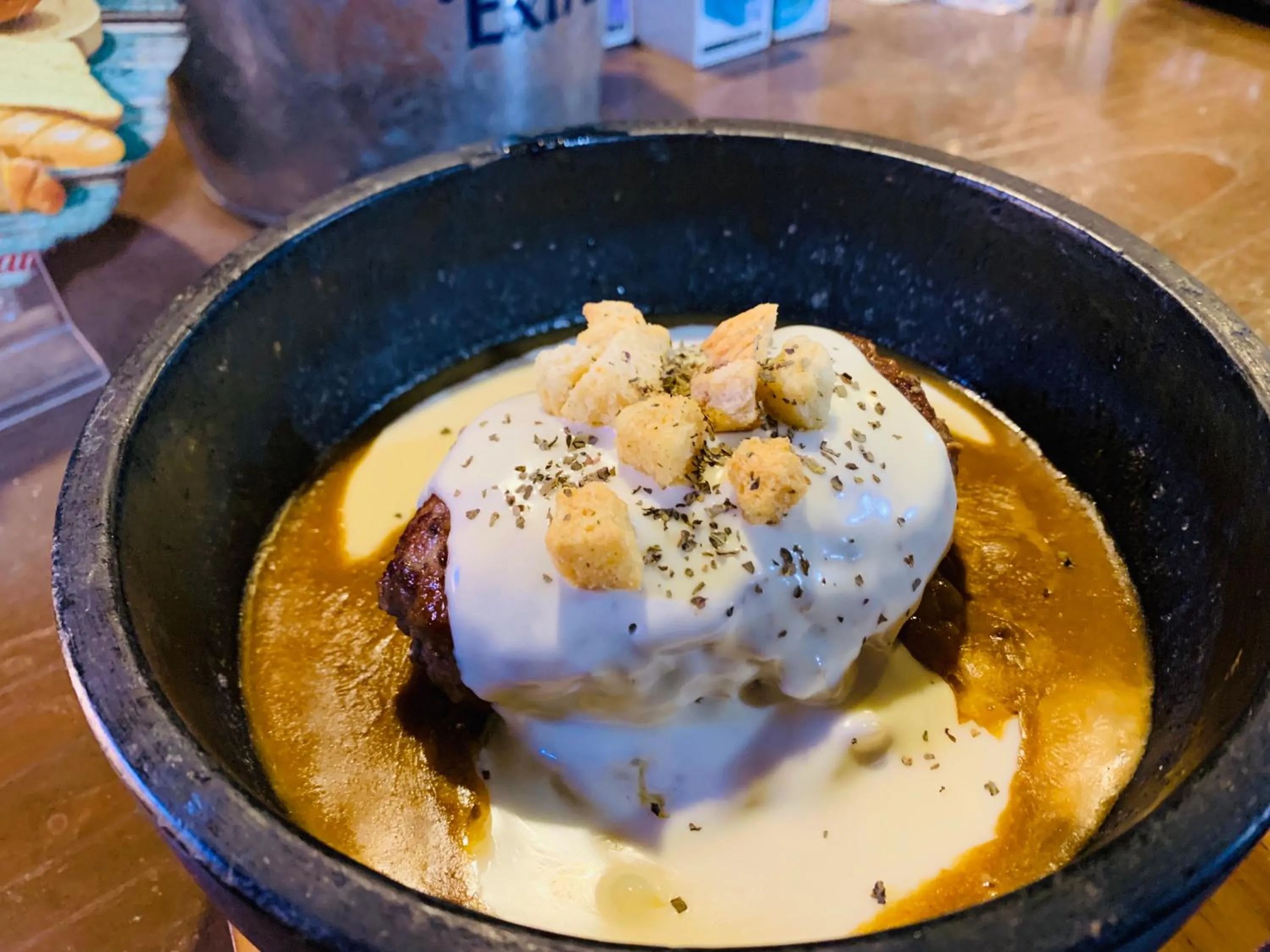 Food and drinks in Ma-Blue Garden House