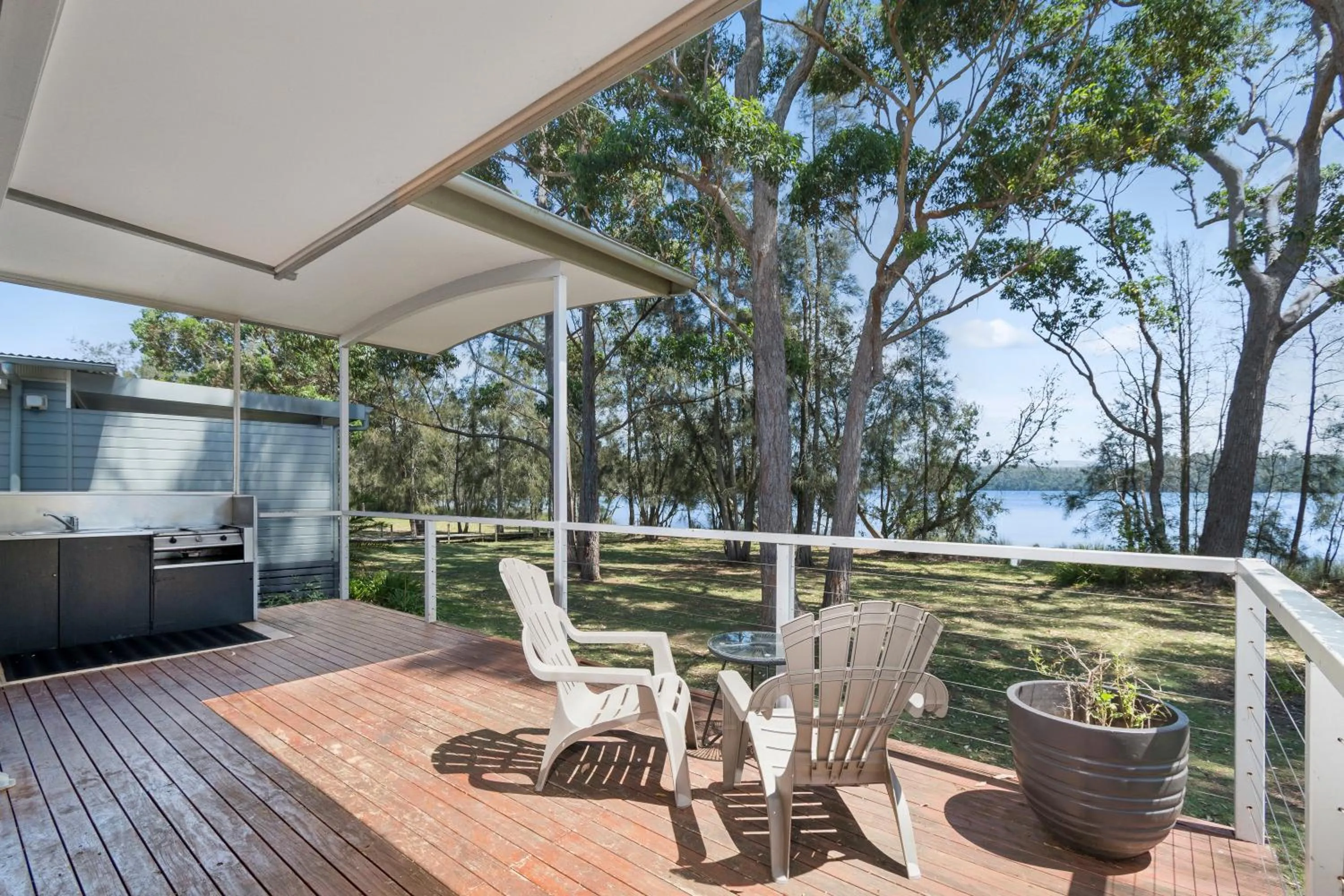 BBQ facilities in Ingenia Holidays Lake Conjola