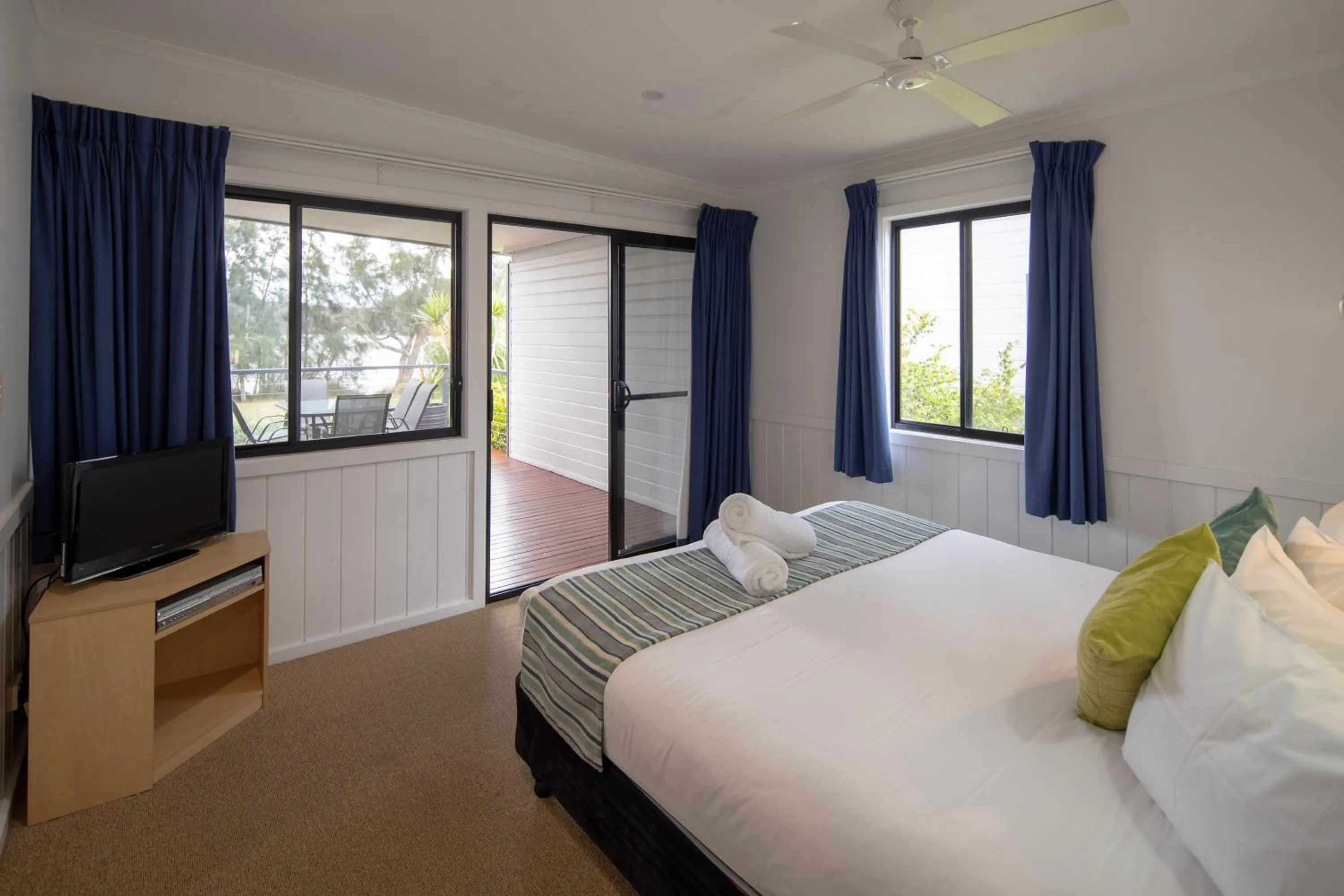 Photo of the whole room, Bed in Ingenia Holidays Lake Conjola