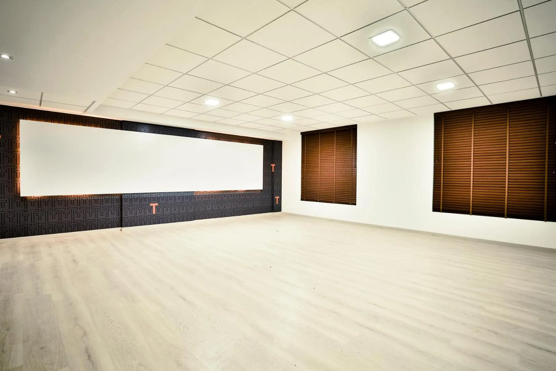 Meeting/conference room in T24 Residency Mumbai International Airport Hotel