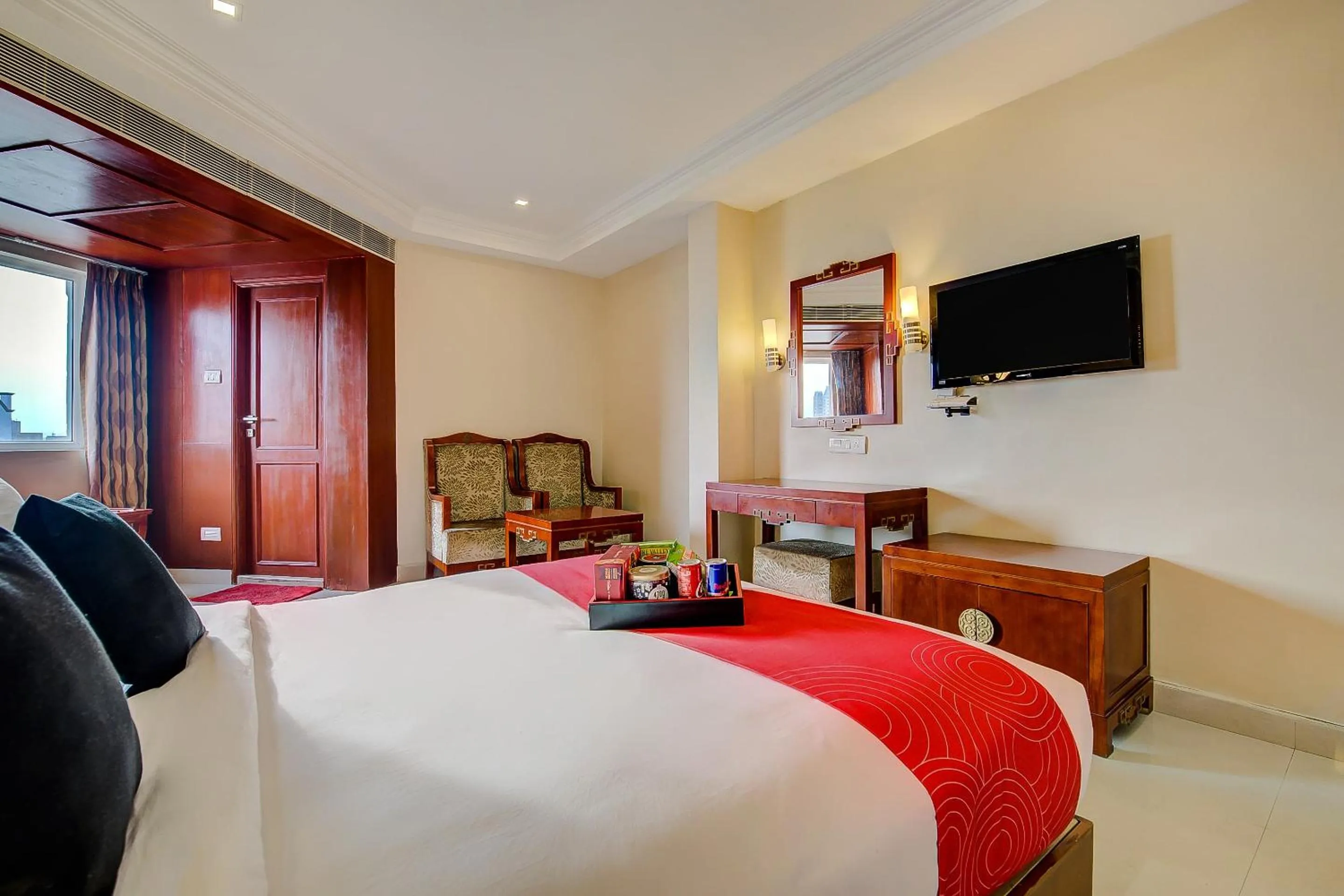 Bedroom, Bed in Metro Grand Hotel
