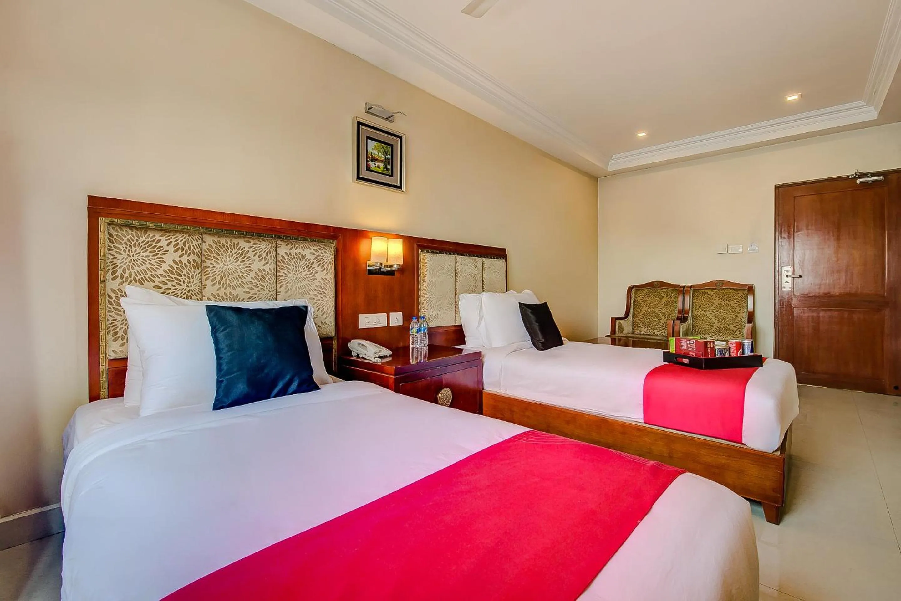 Bedroom, Bed in Metro Grand Hotel