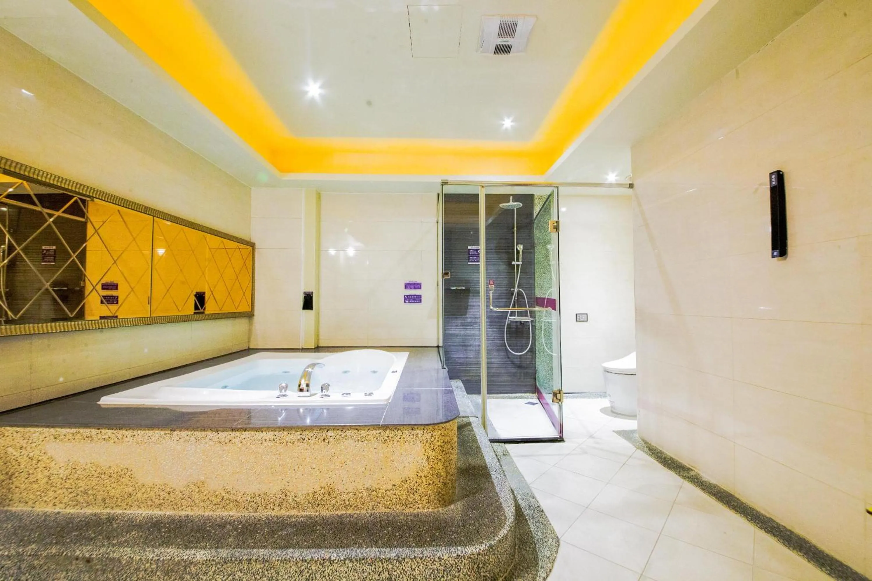 Bathroom, Bed in Wsb Motel-Rende