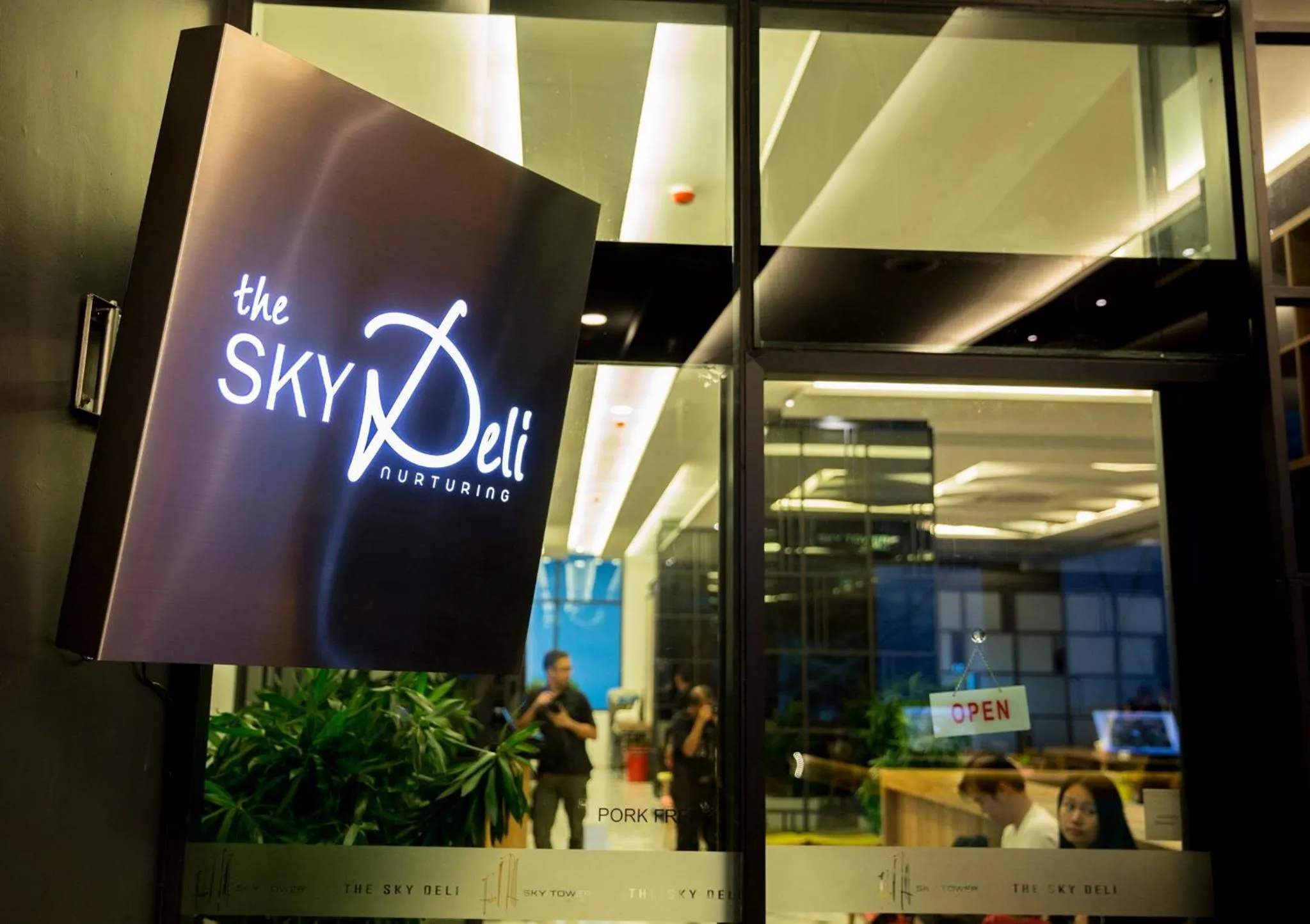 Restaurant/places to eat in The Shore Hotel & Residences