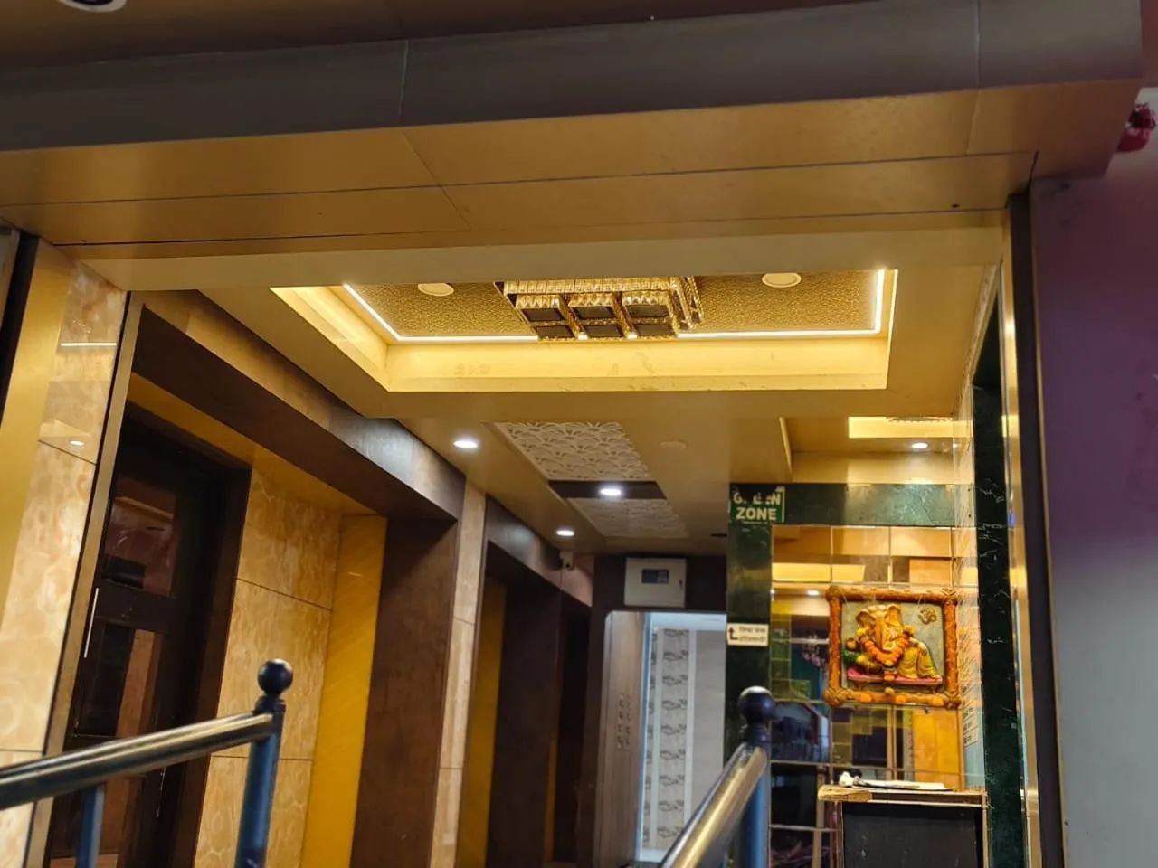 Facade/entrance in Hotel Shubham Inn