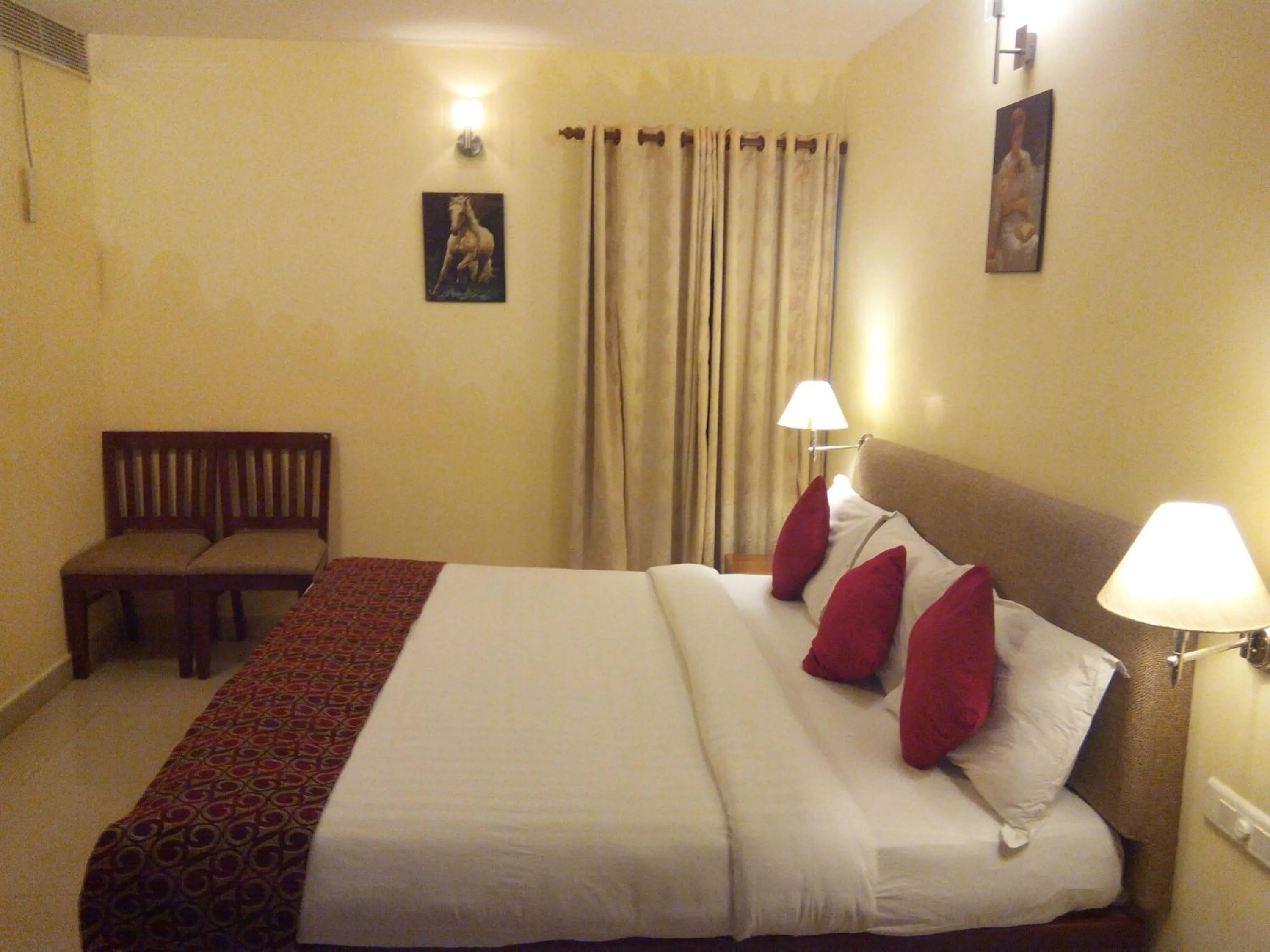 Bed in Park Residency Luxury Business Hotel