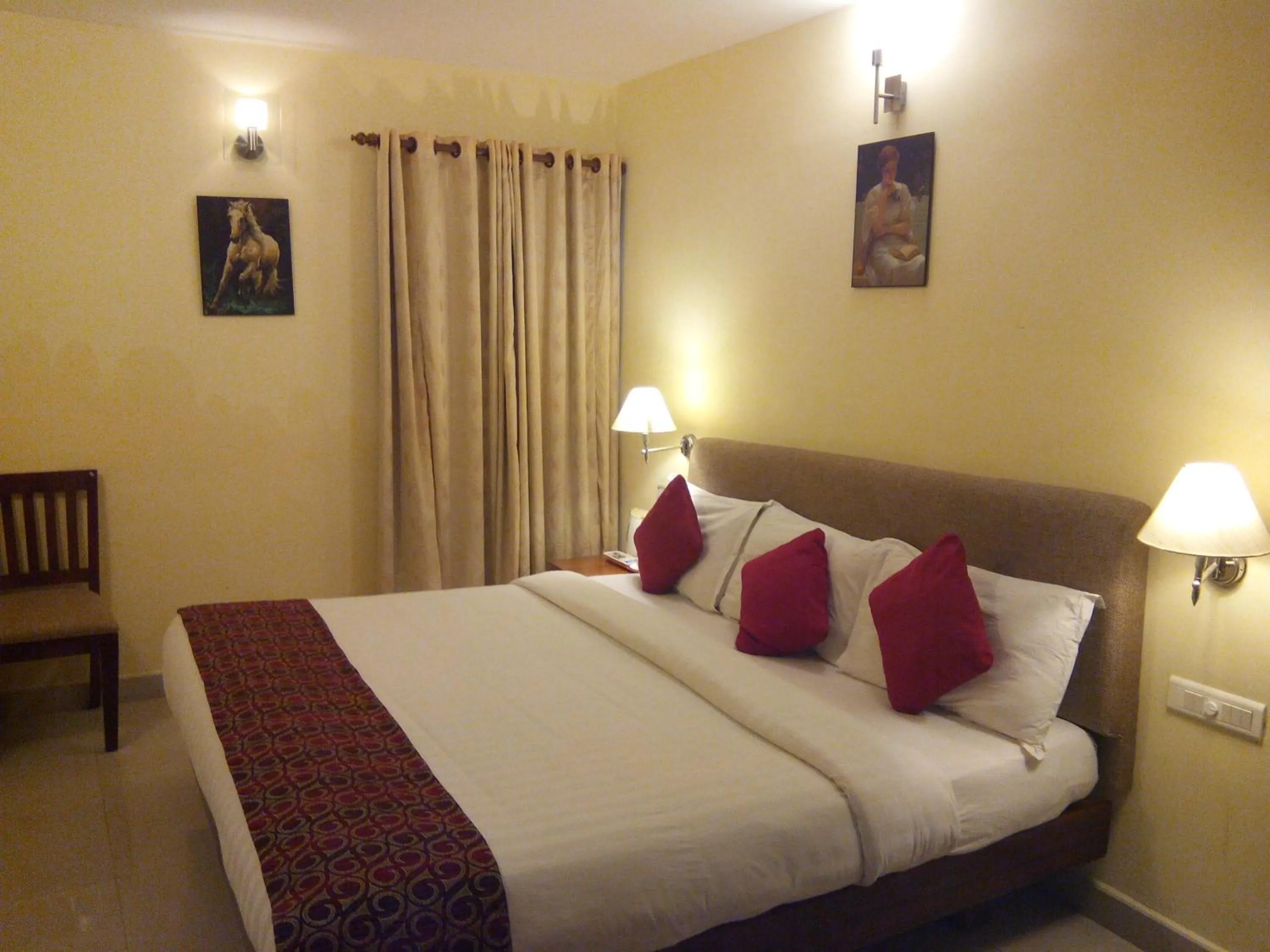 Bed in Park Residency Luxury Business Hotel