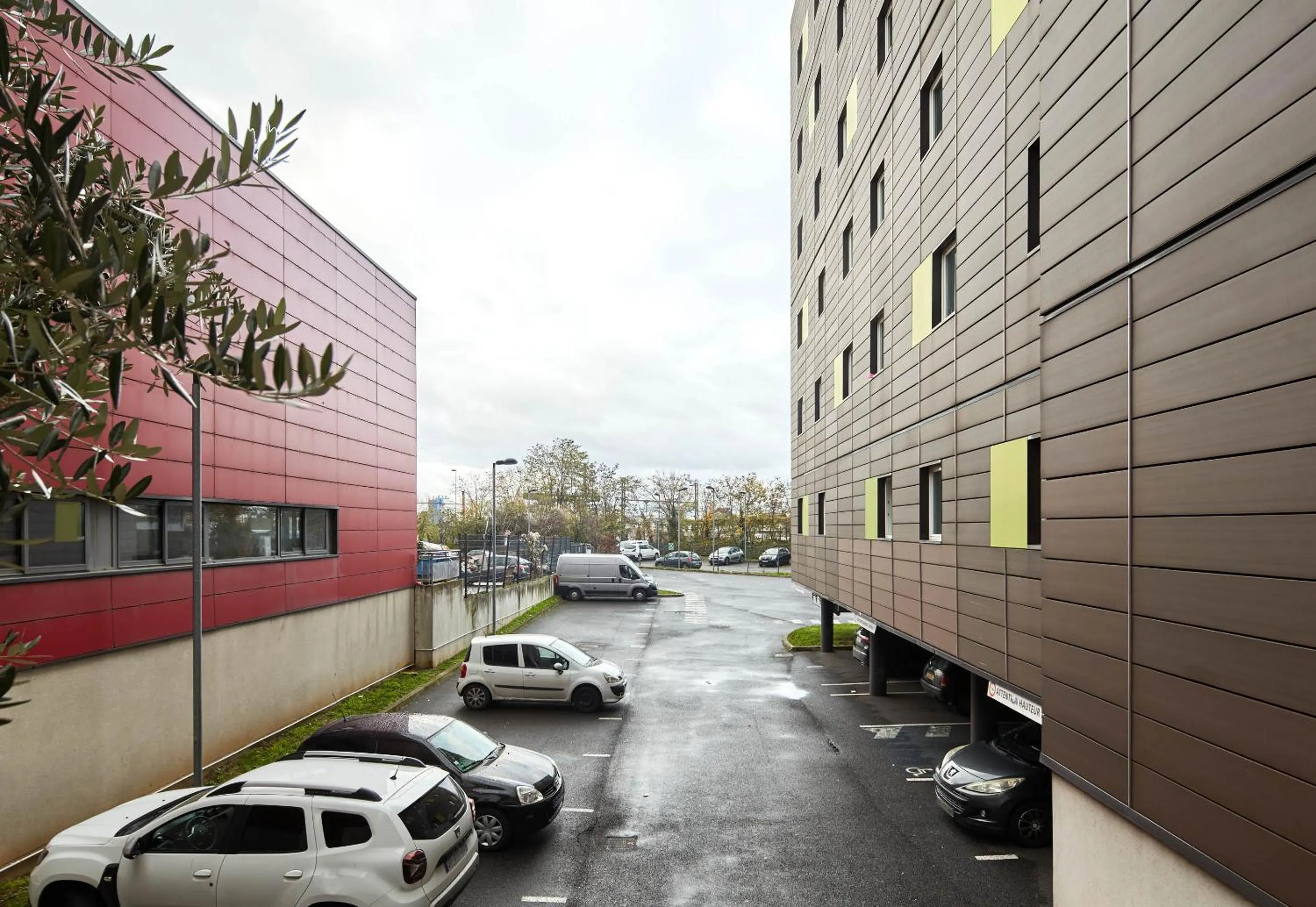 Parking in B&B HOTEL Paris Le Bourget