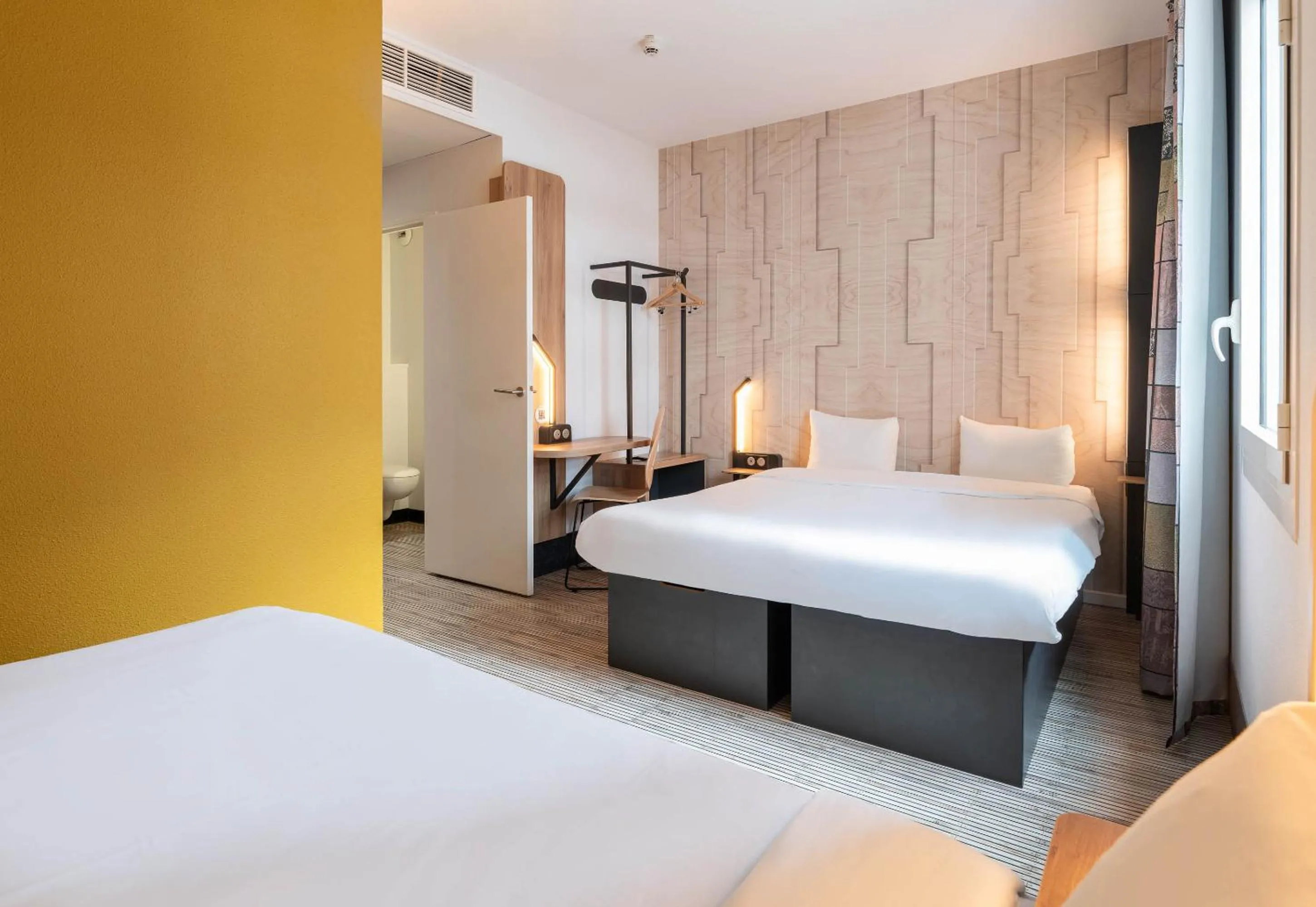 Bedroom, Bed in B&B HOTEL Lyon Ouest Tassin