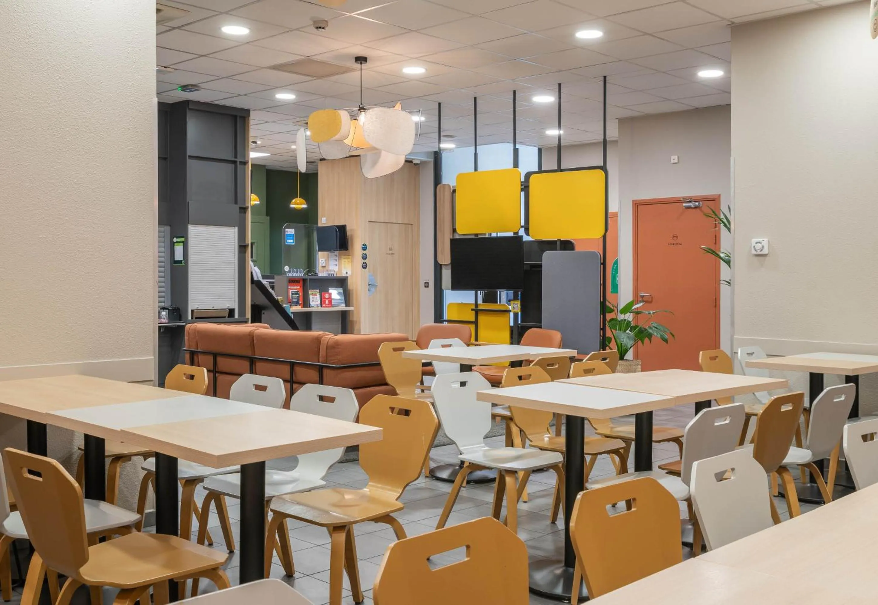 Restaurant/places to eat in B&B HOTEL Lyon Ouest Tassin