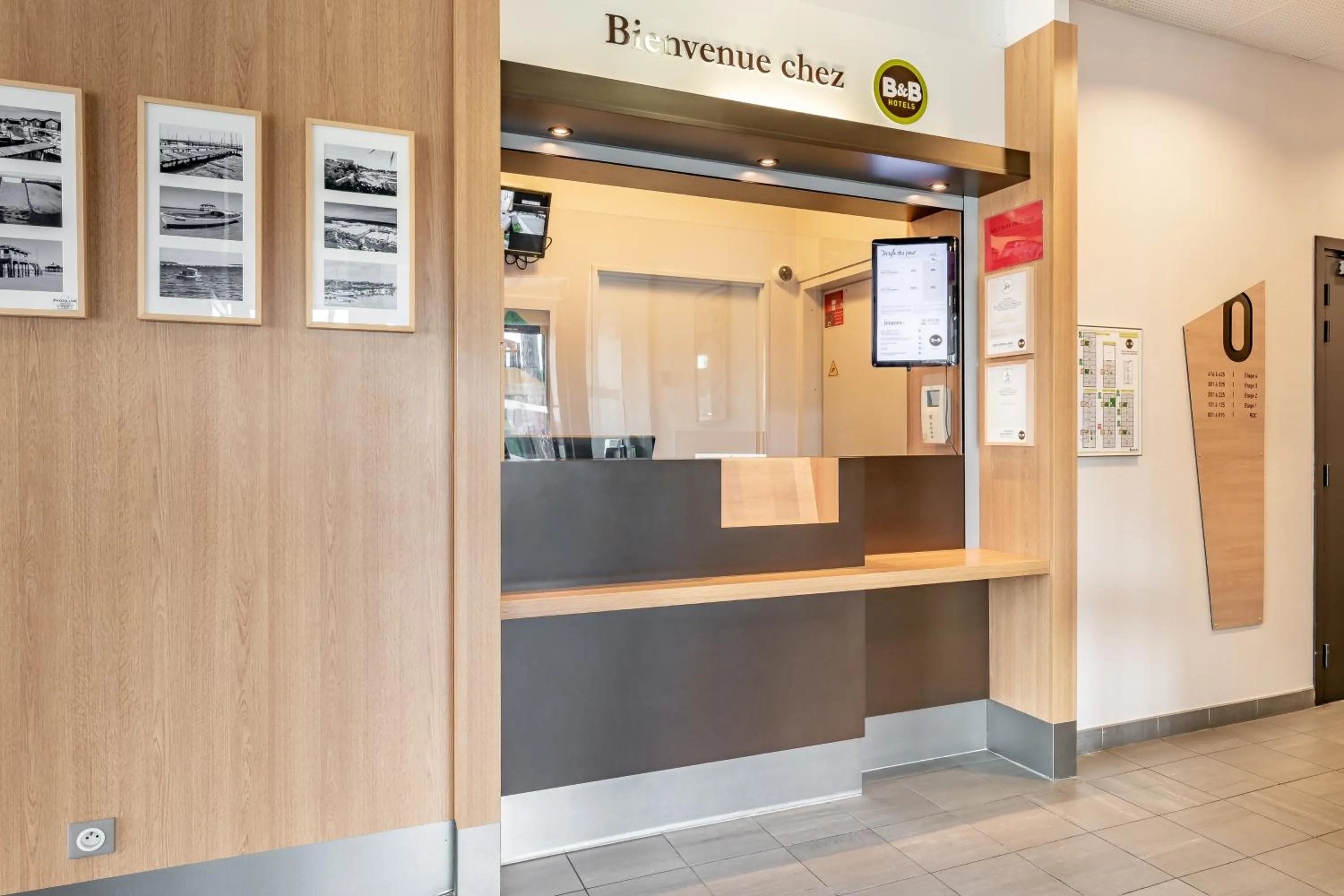 Lobby or reception in B&B HOTEL Arcachon Gujan-Mestras