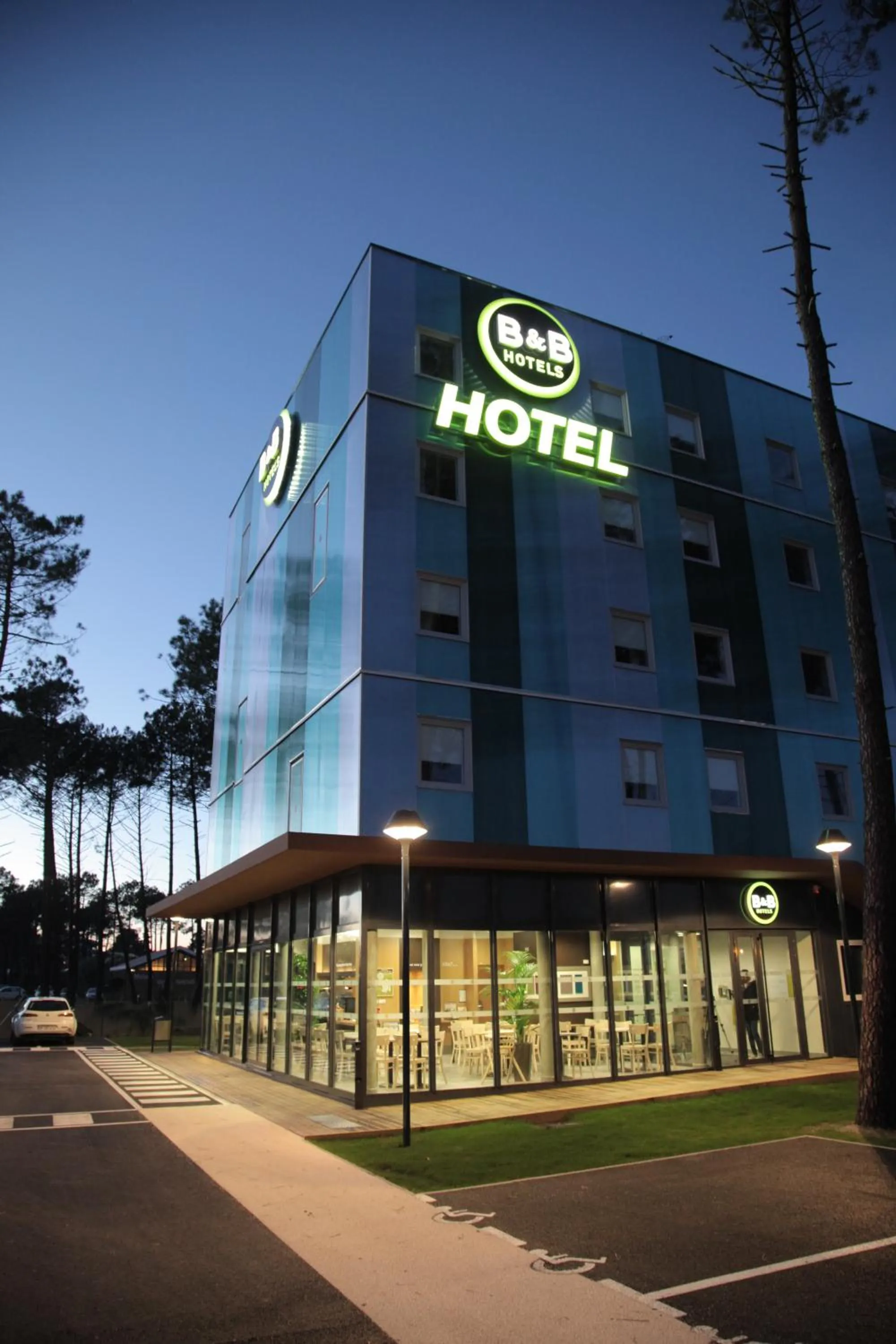 Facade/entrance in B&B HOTEL Arcachon Gujan-Mestras