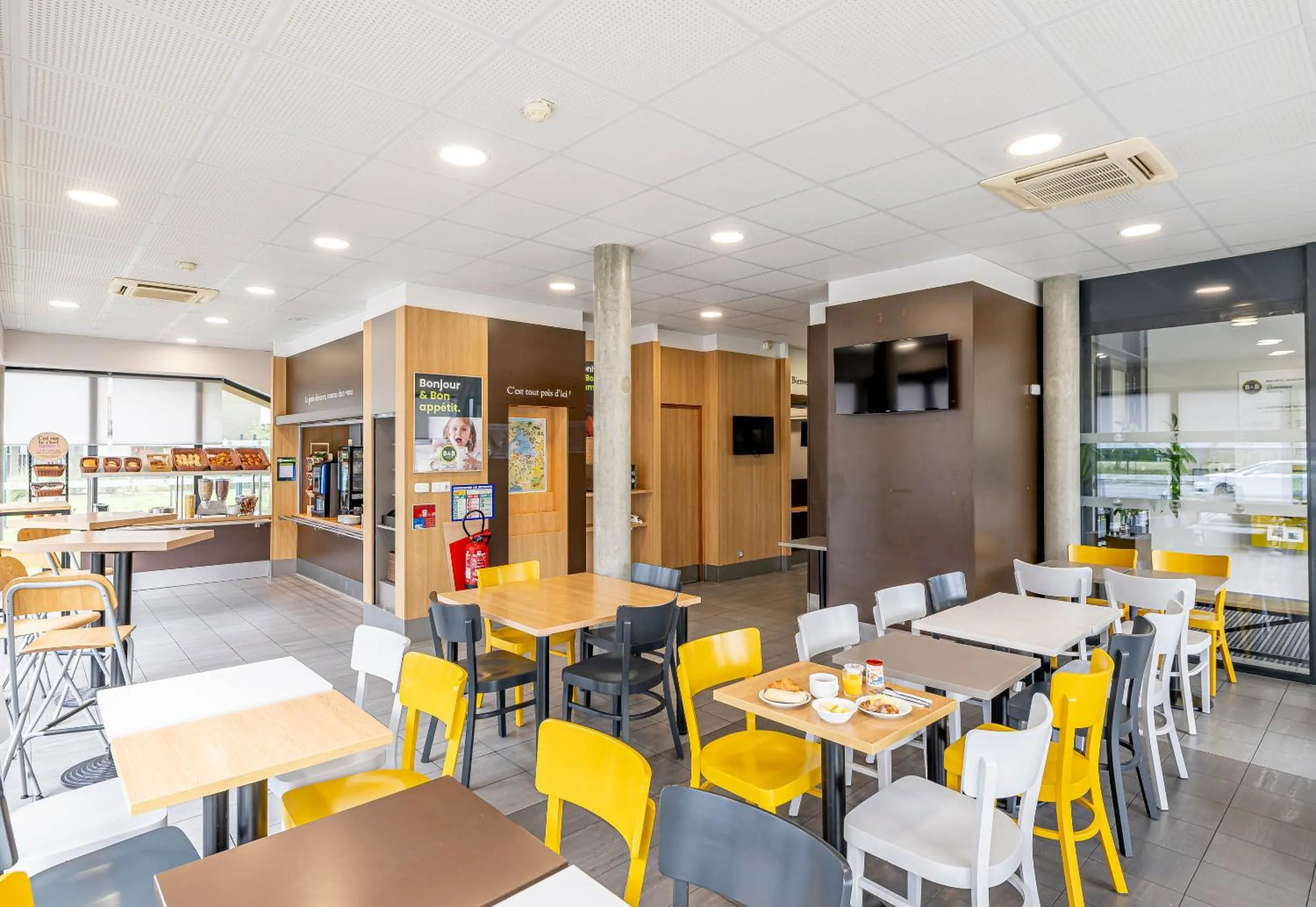 Restaurant/places to eat in B&B HOTEL Arcachon Gujan-Mestras