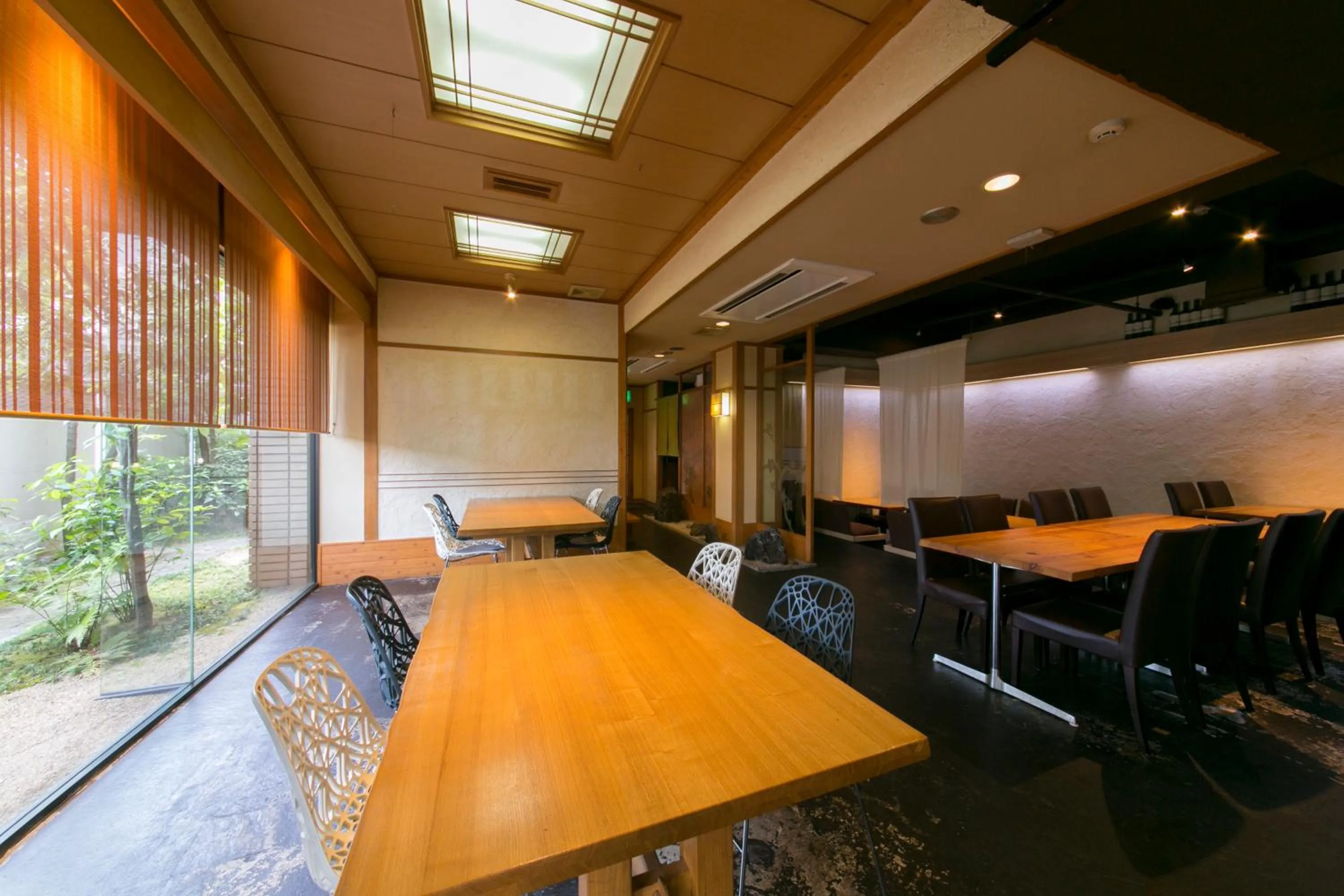 Restaurant/places to eat in Plaza Hotel Toyota