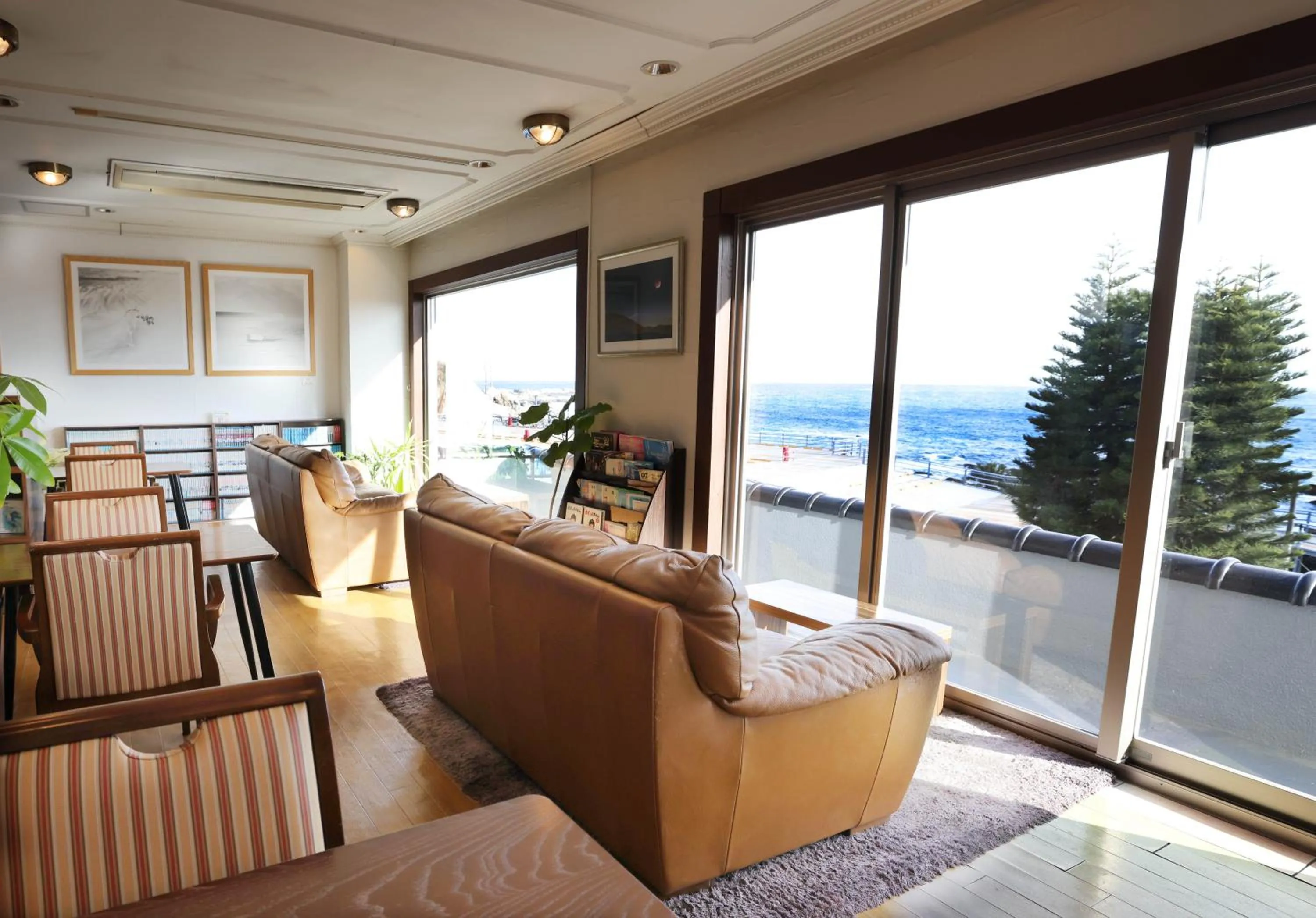 Communal lounge/ TV room in Shiosai Resort Kamogawa