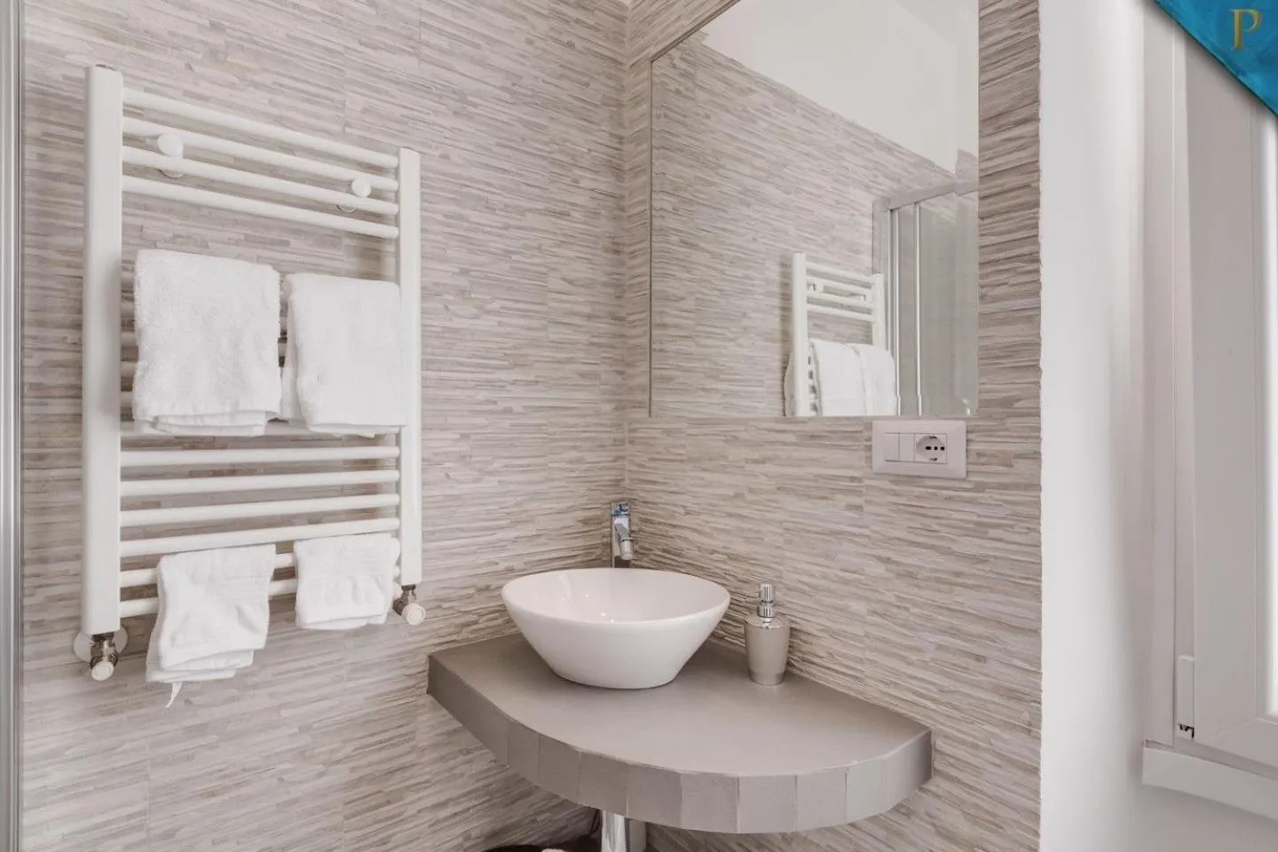 Bathroom in Piccolotel