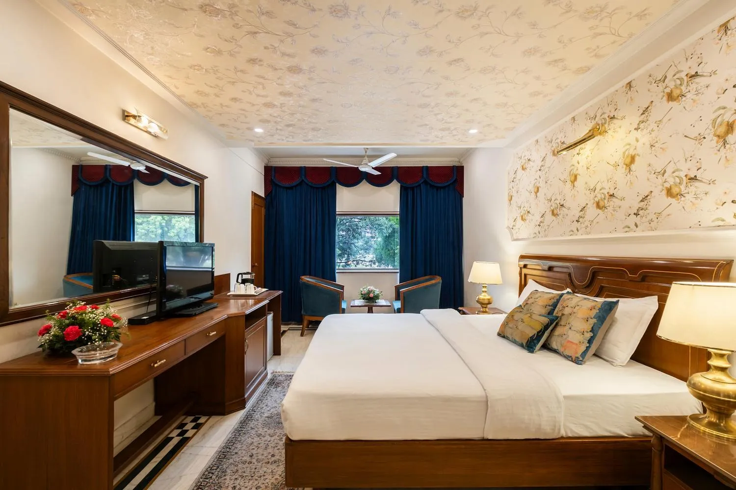 Bed in Hotel Kwality Regency