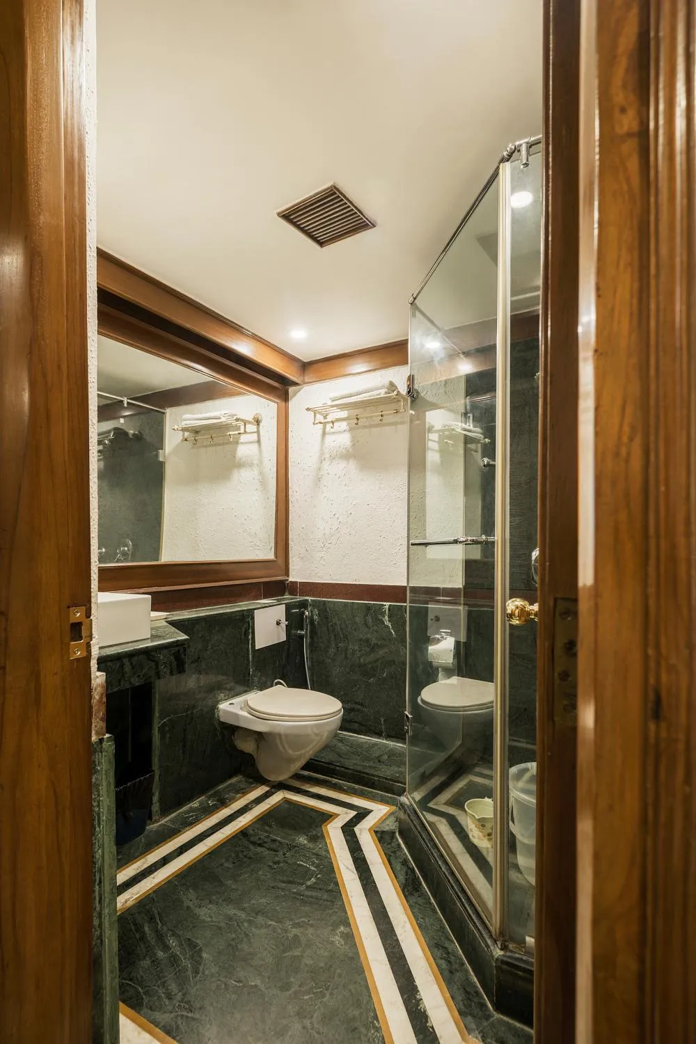 Shower in Hotel Kwality Regency