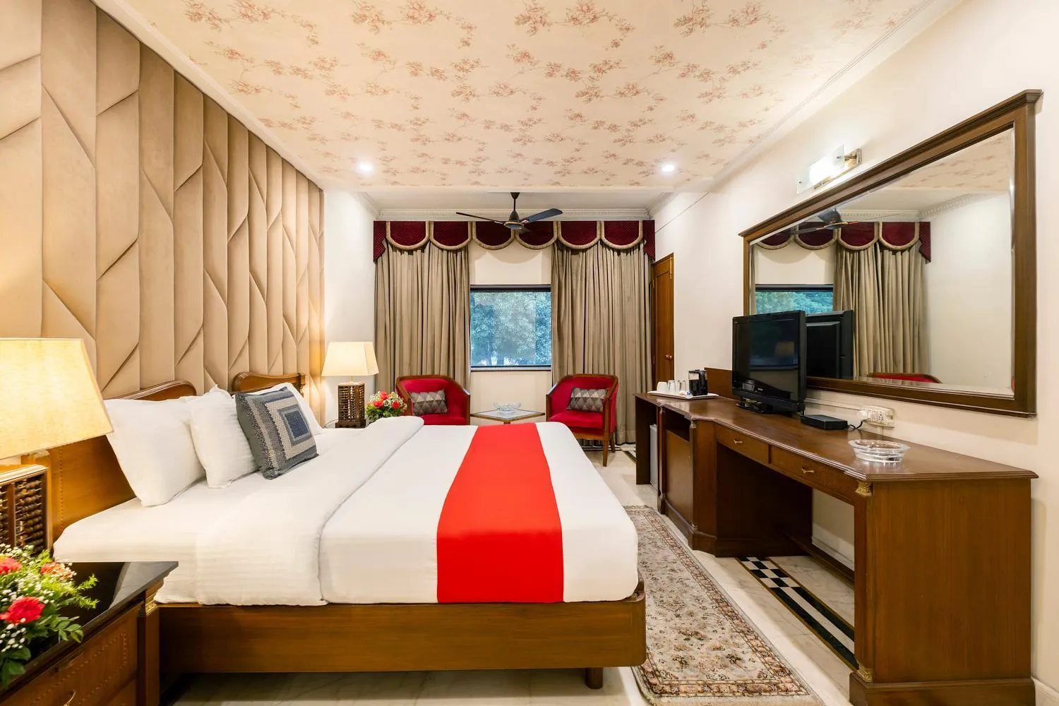 Bed in Hotel Kwality Regency