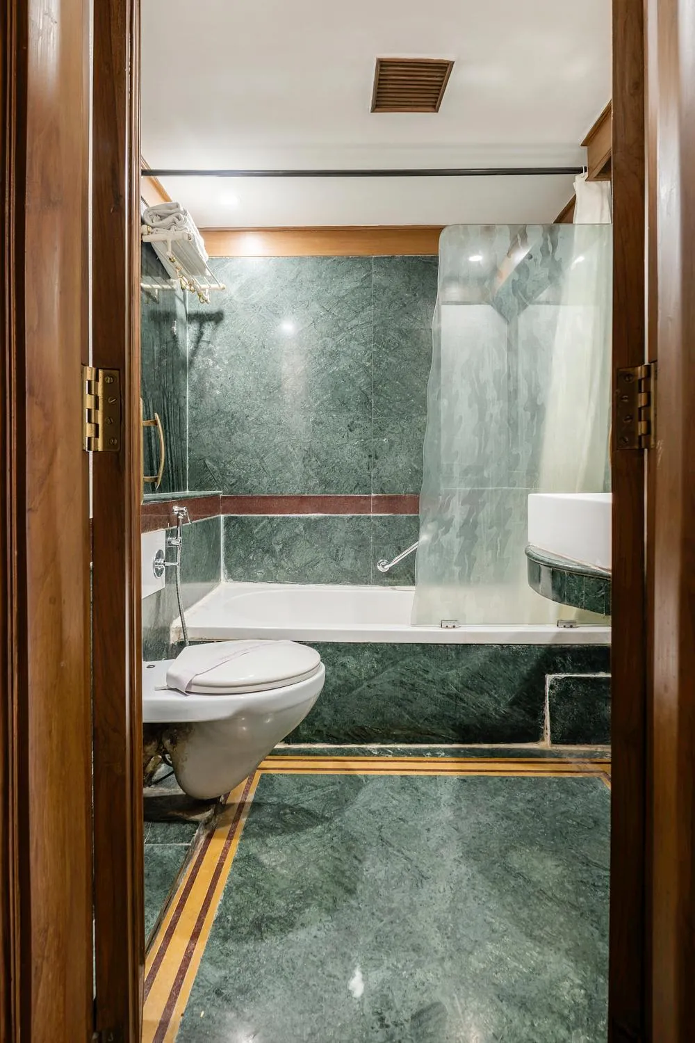 Toilet in Hotel Kwality Regency