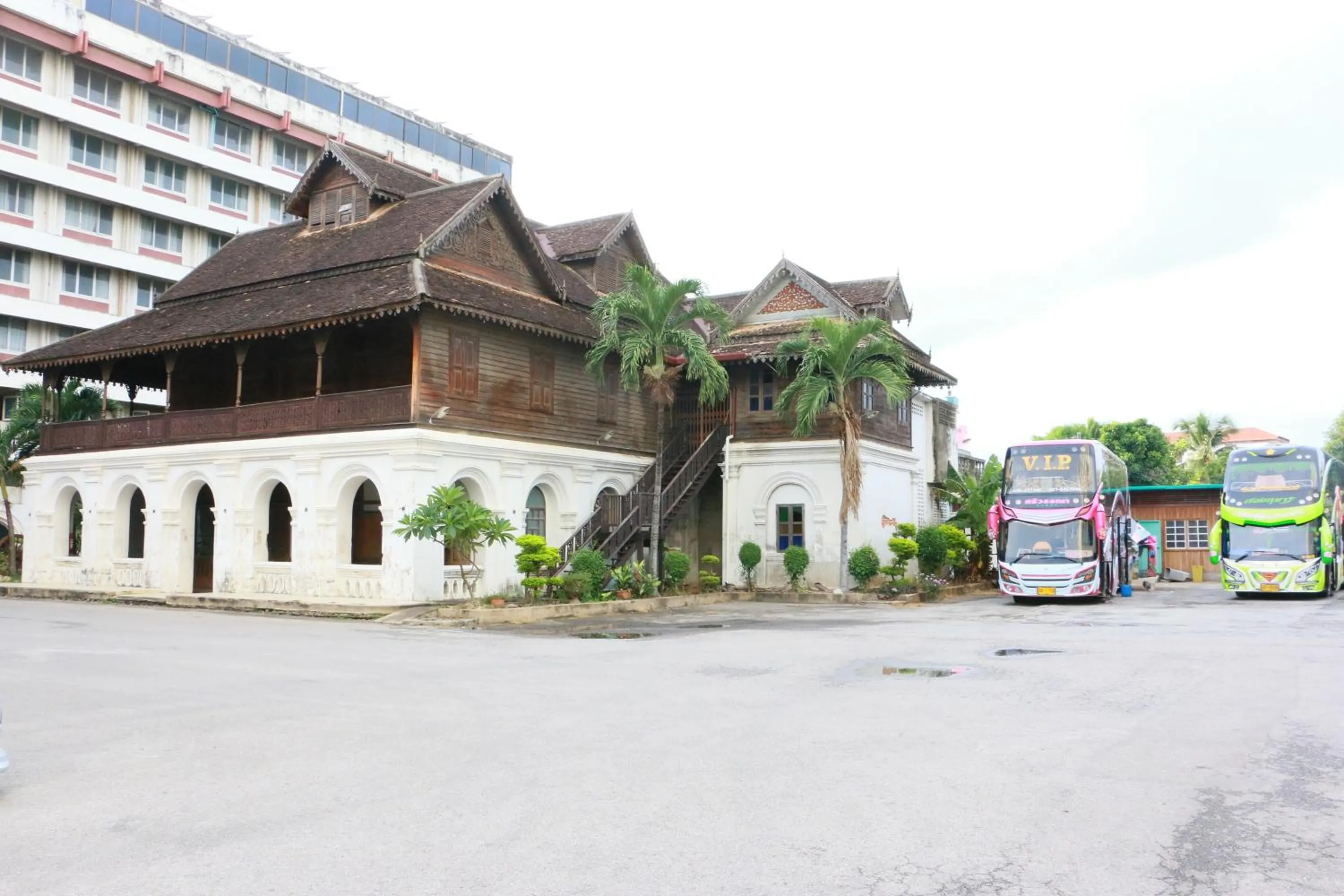 Property building in Diamond River Ping Petch-Ngam Hotel